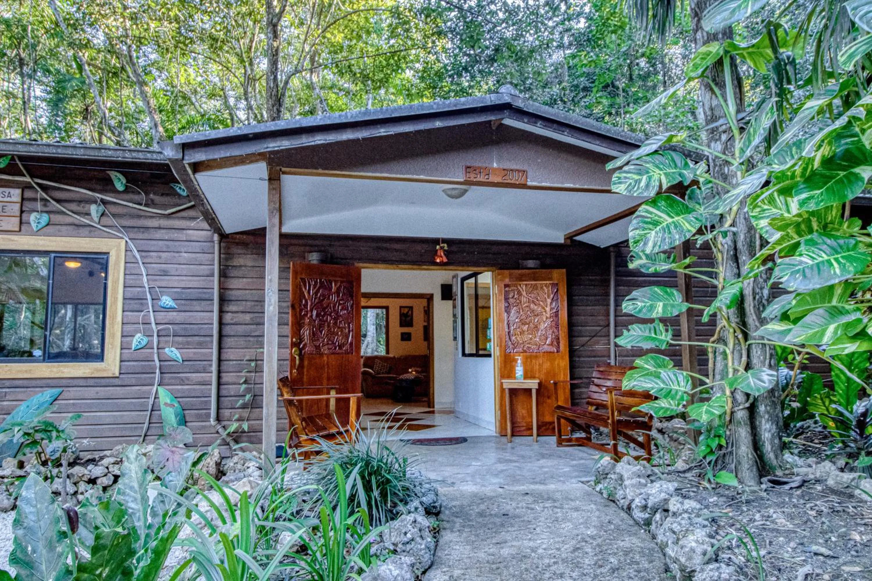Property building in Mariposa Jungle Lodge