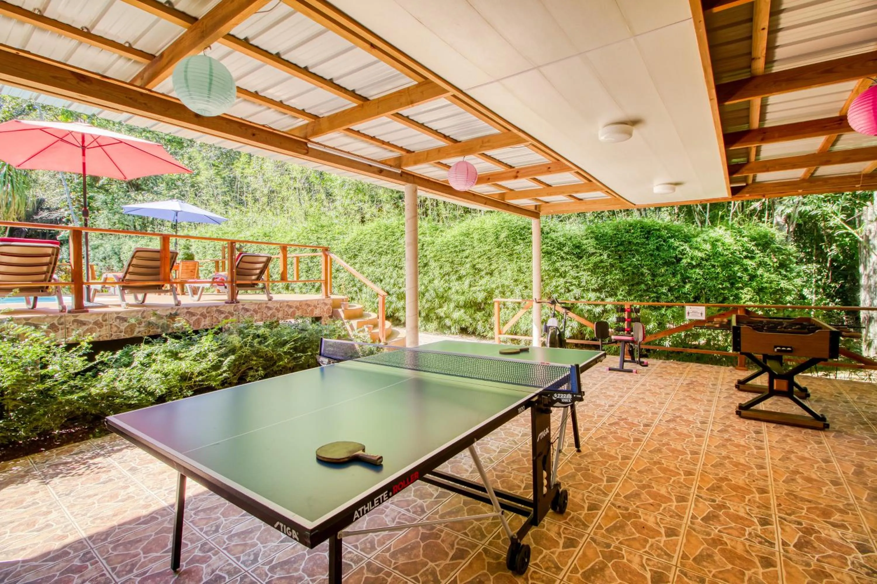 Table tennis in Mariposa Jungle Lodge