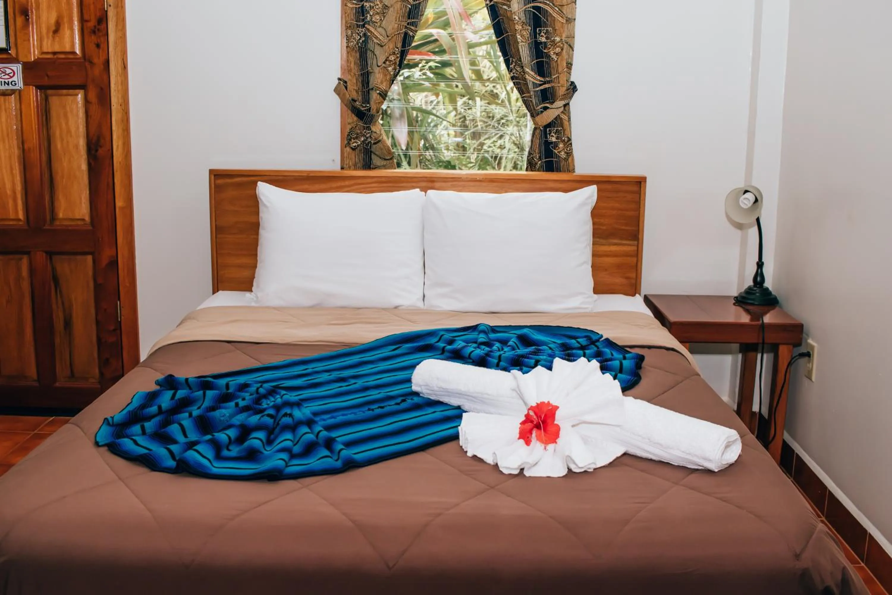 Bed in Mariposa Jungle Lodge