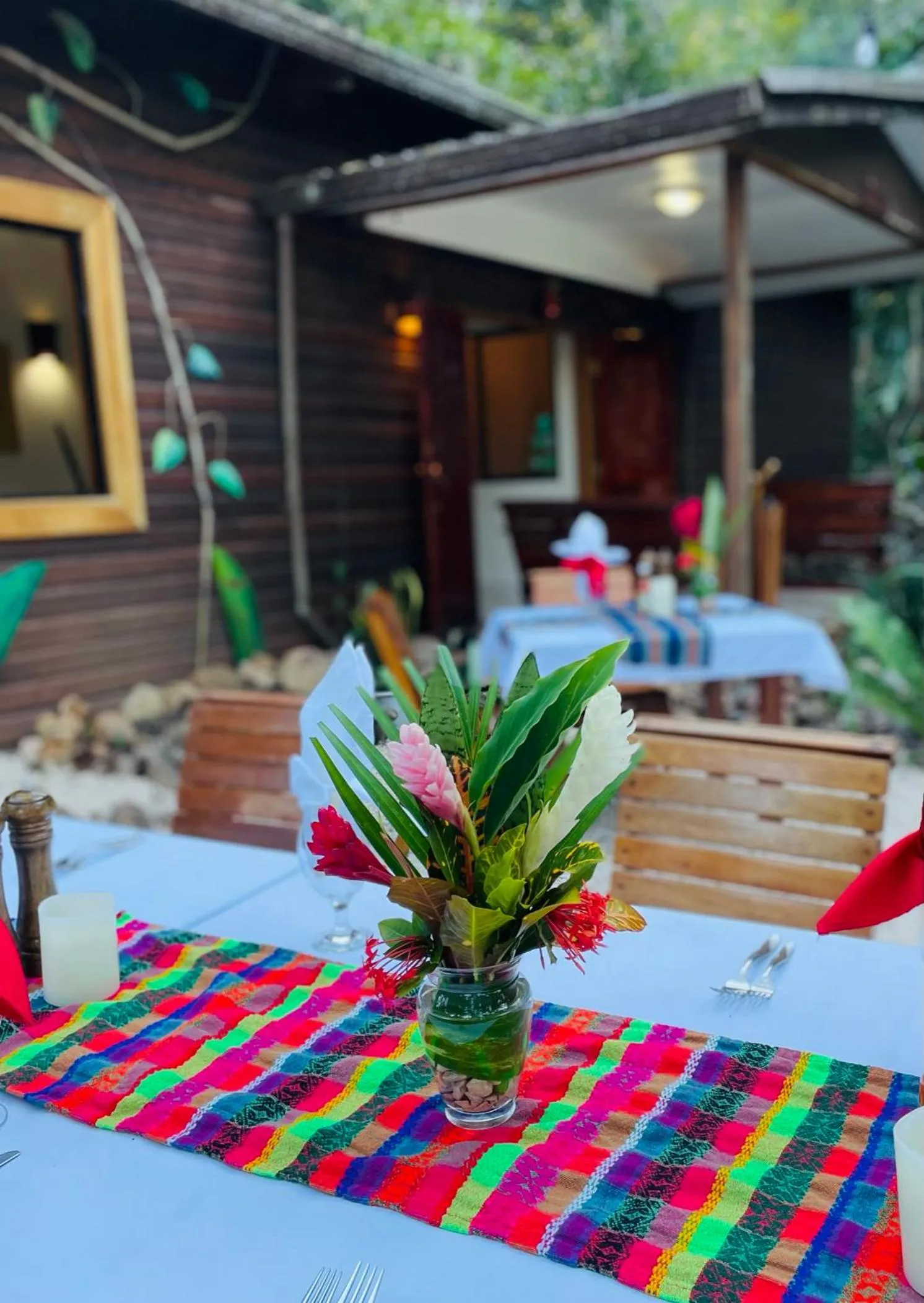 Dining area in Mariposa Jungle Lodge