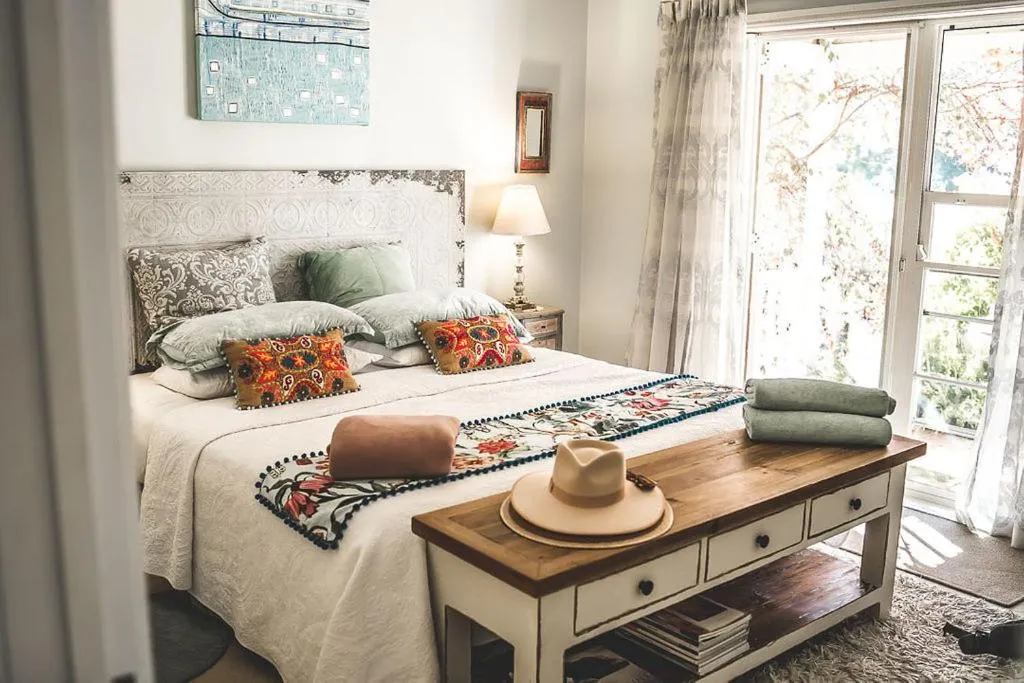 King Room (3) in Noosa Valley Manor B&B