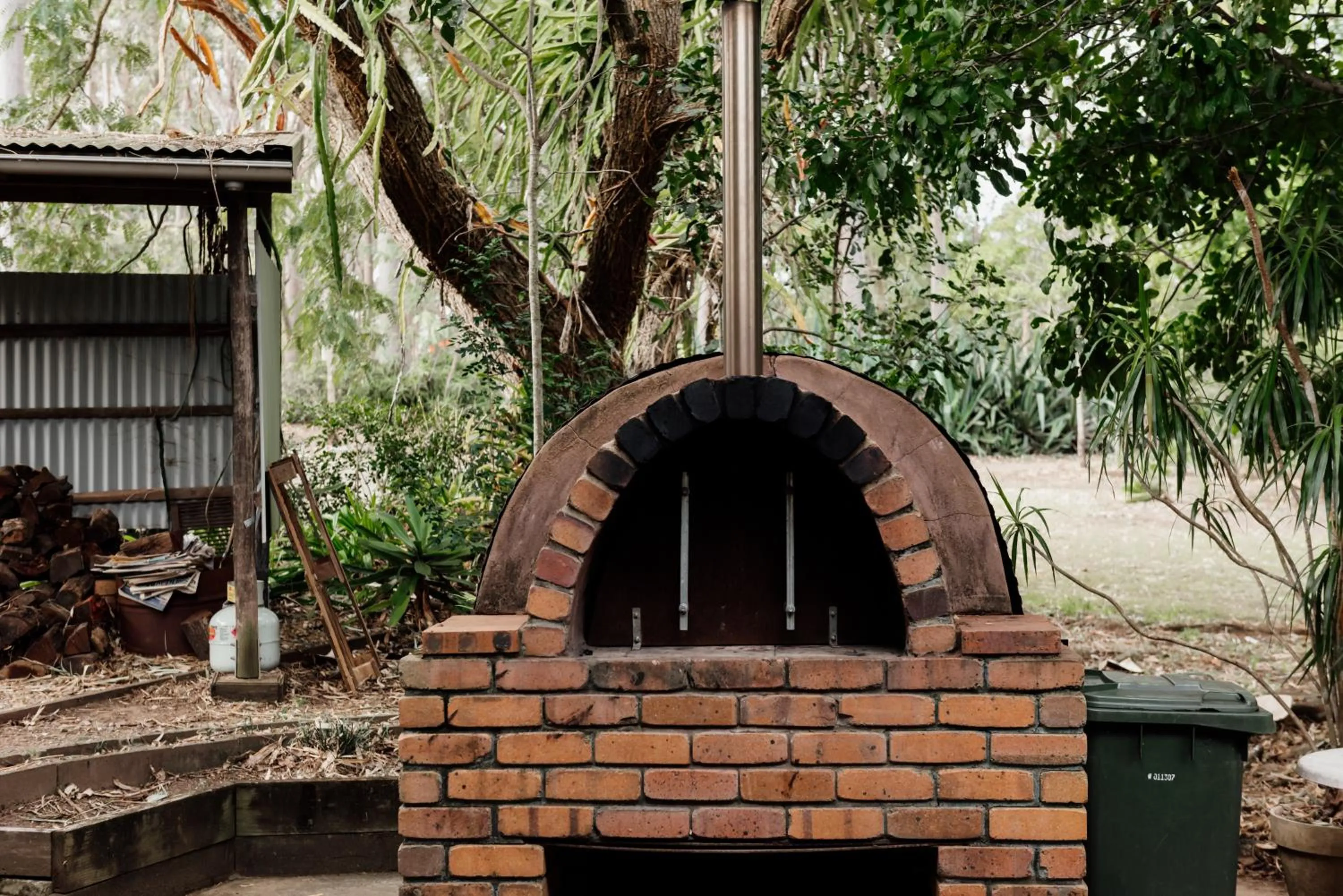 BBQ facilities in Tuckeroo Cottages & Gardens - Blue Wren & Kookaburra