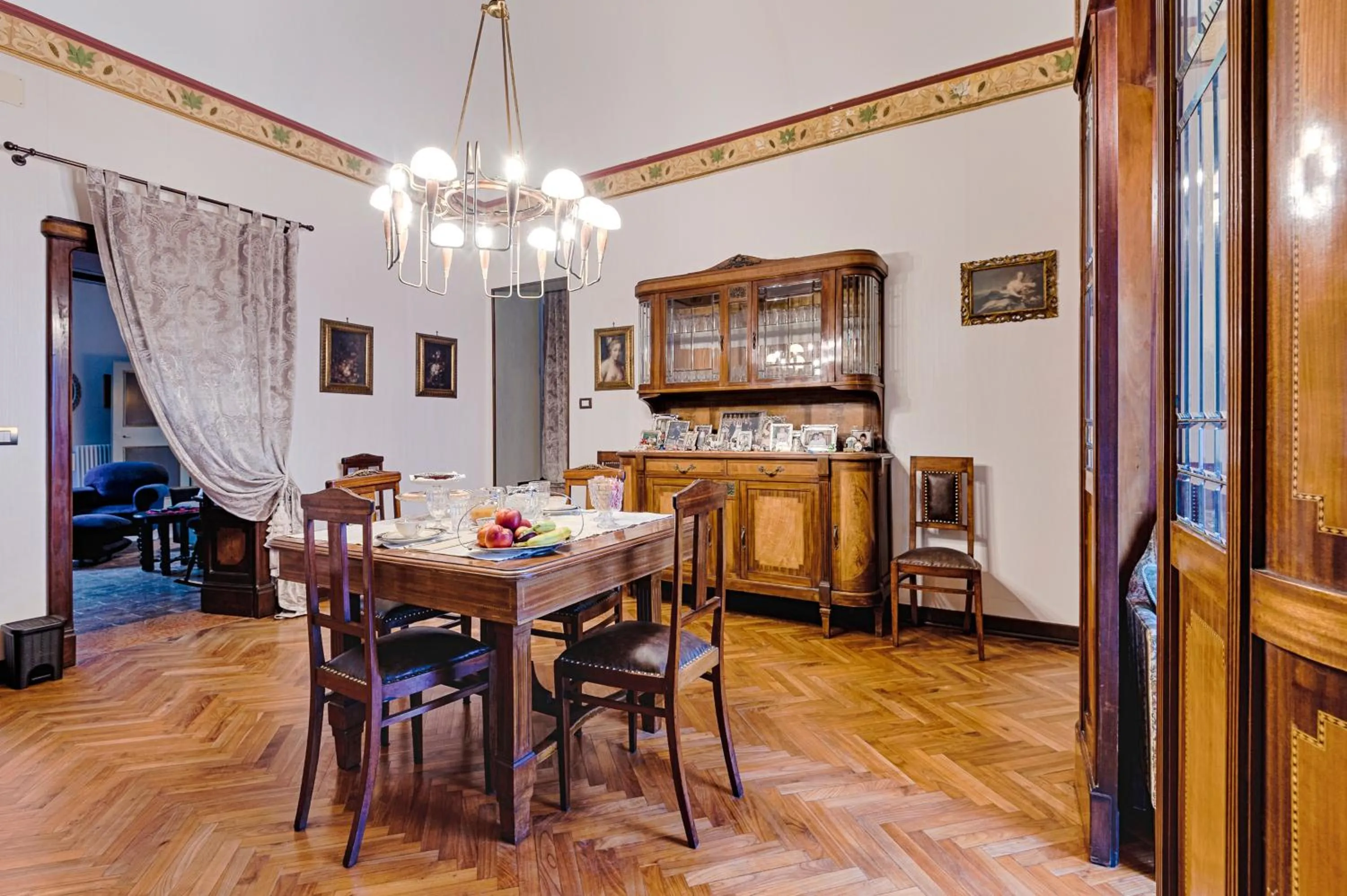 Food and drinks in antica bifora rsm