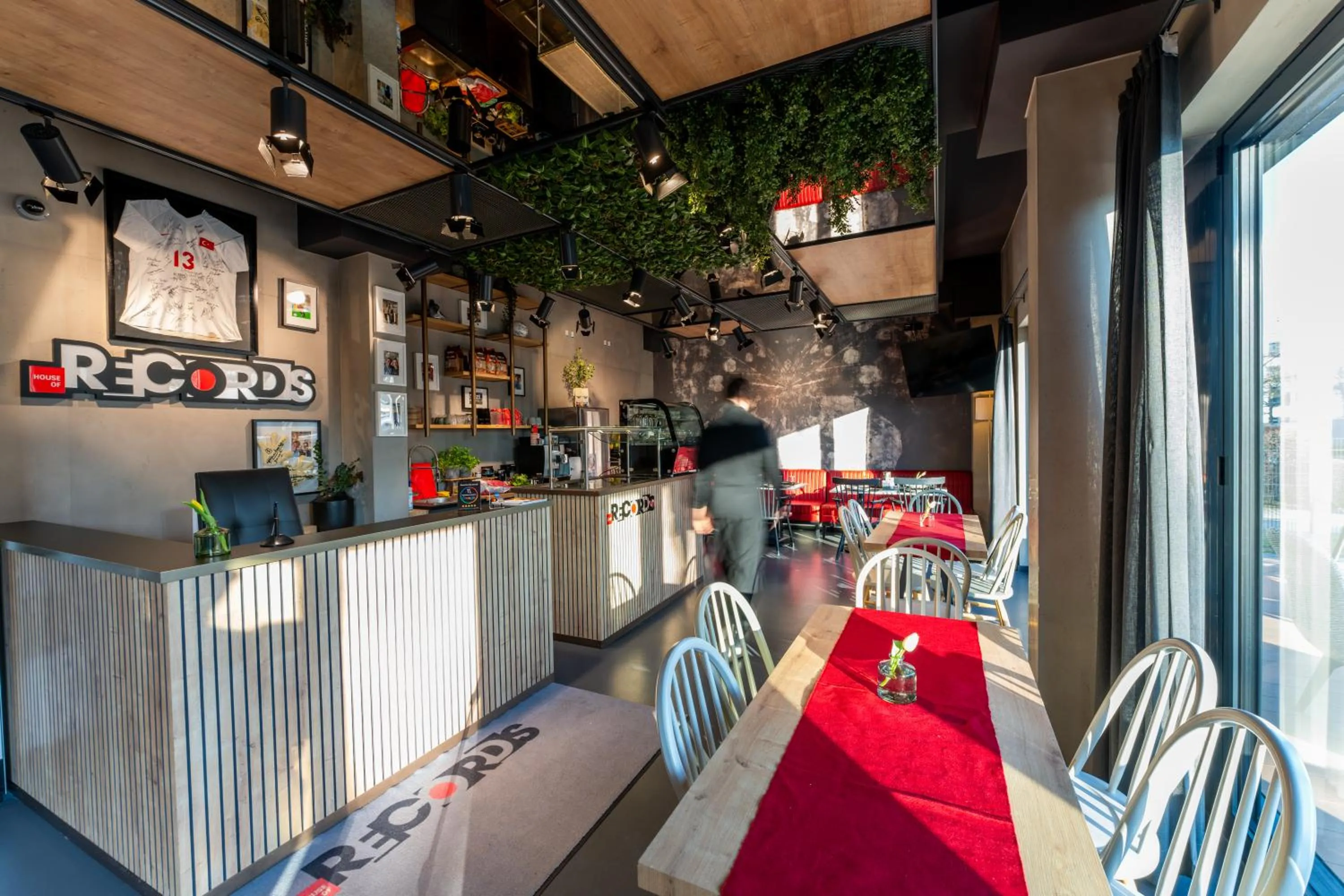 Restaurant/places to eat in House of Records