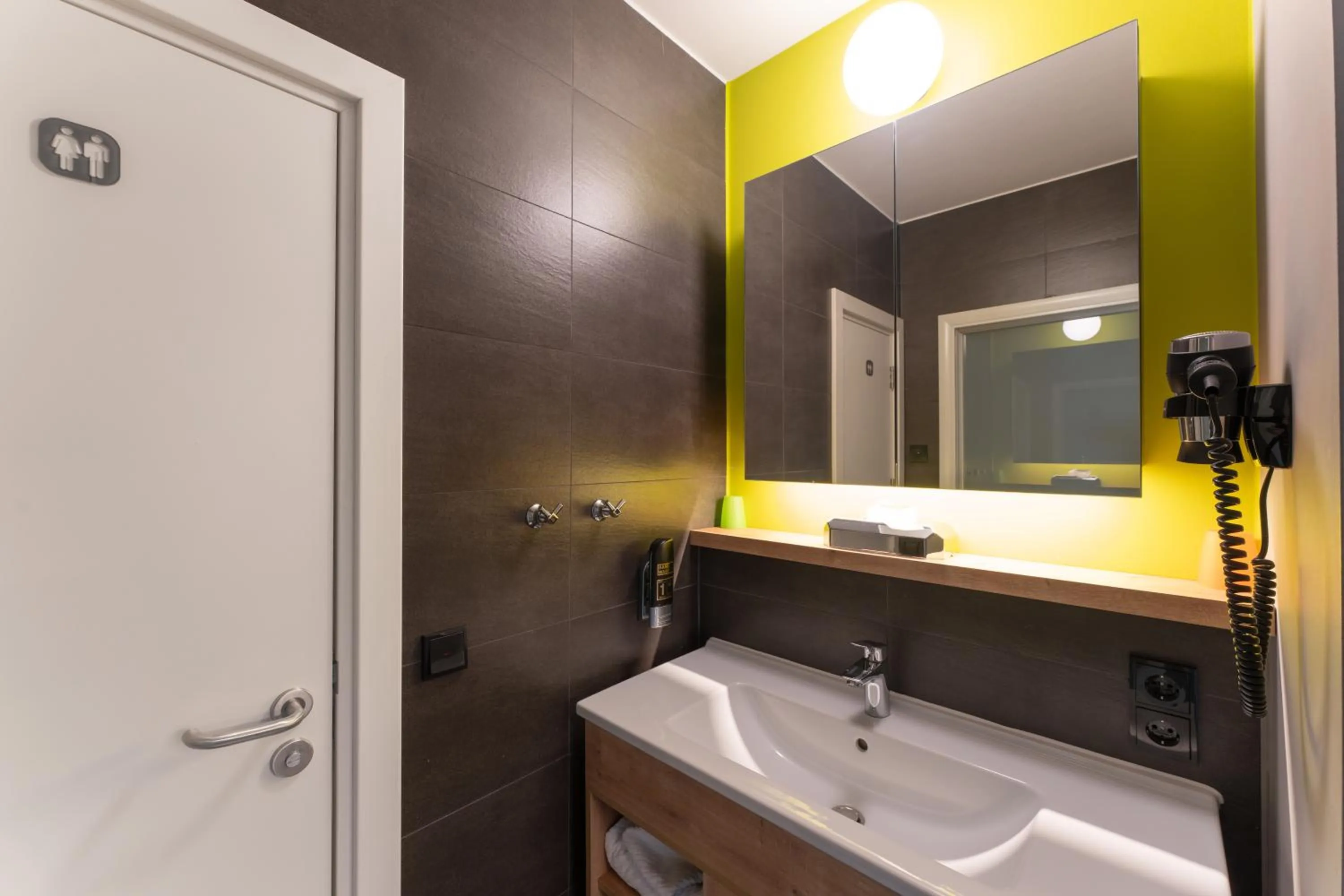 Shower in House of Records