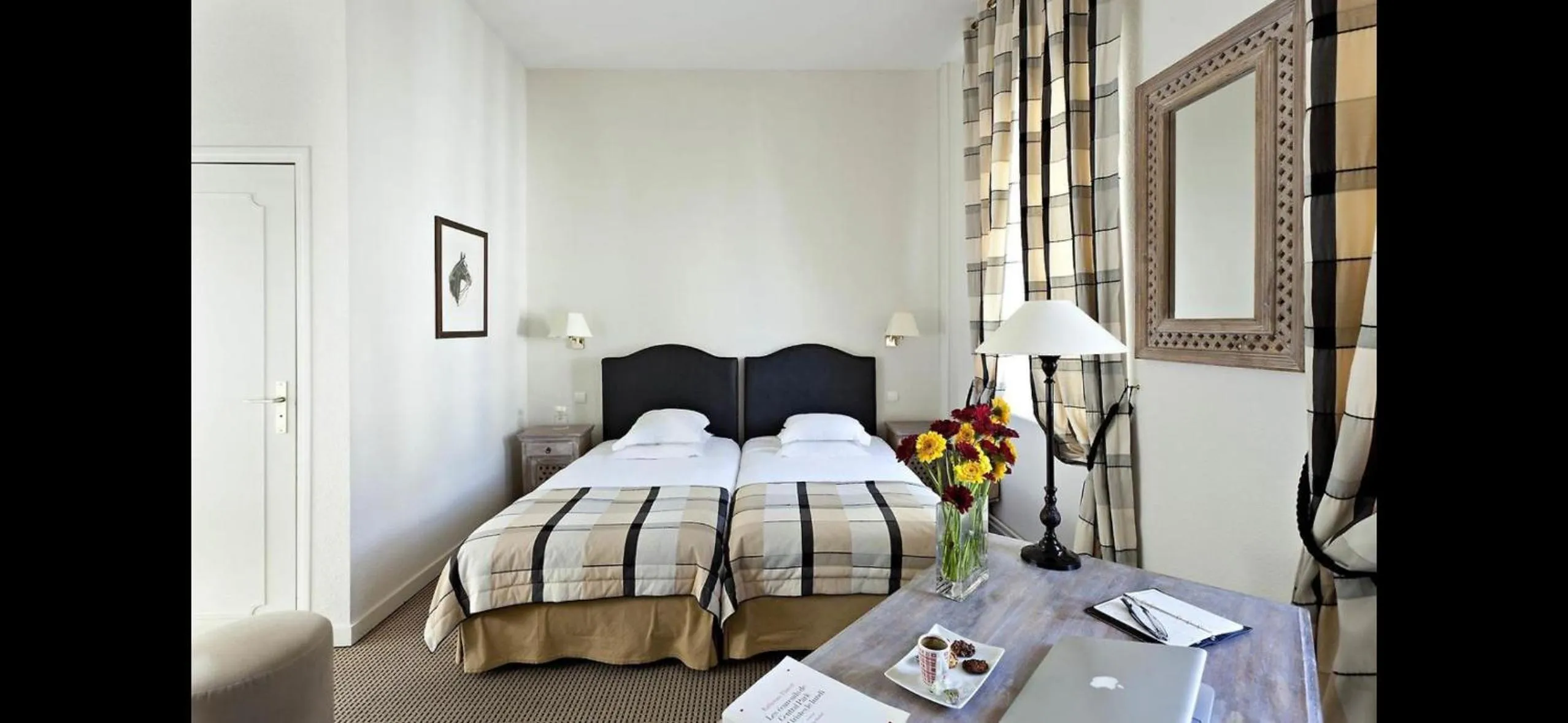 Bedroom, Bed in Hôtel de L'univers