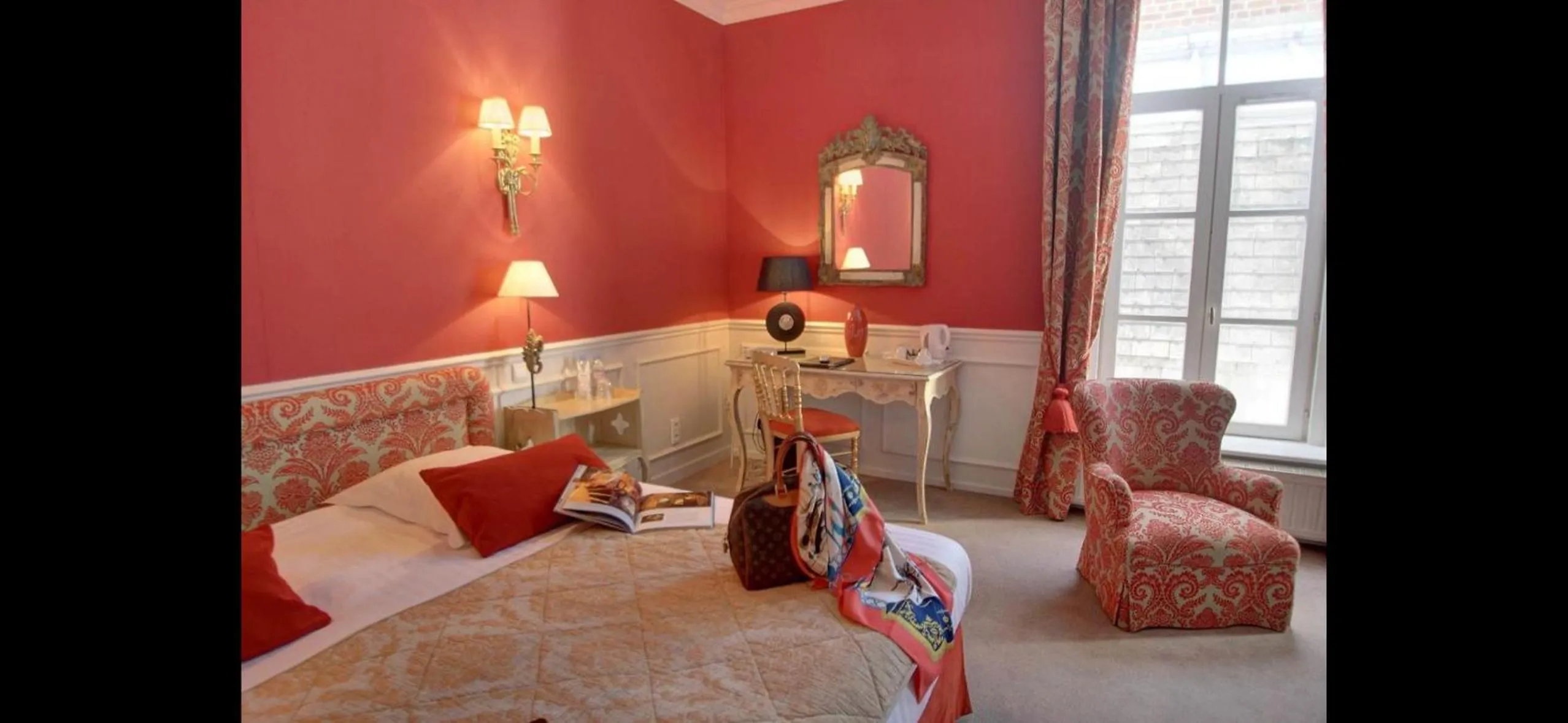 Bedroom, Bed in Hôtel de L'univers