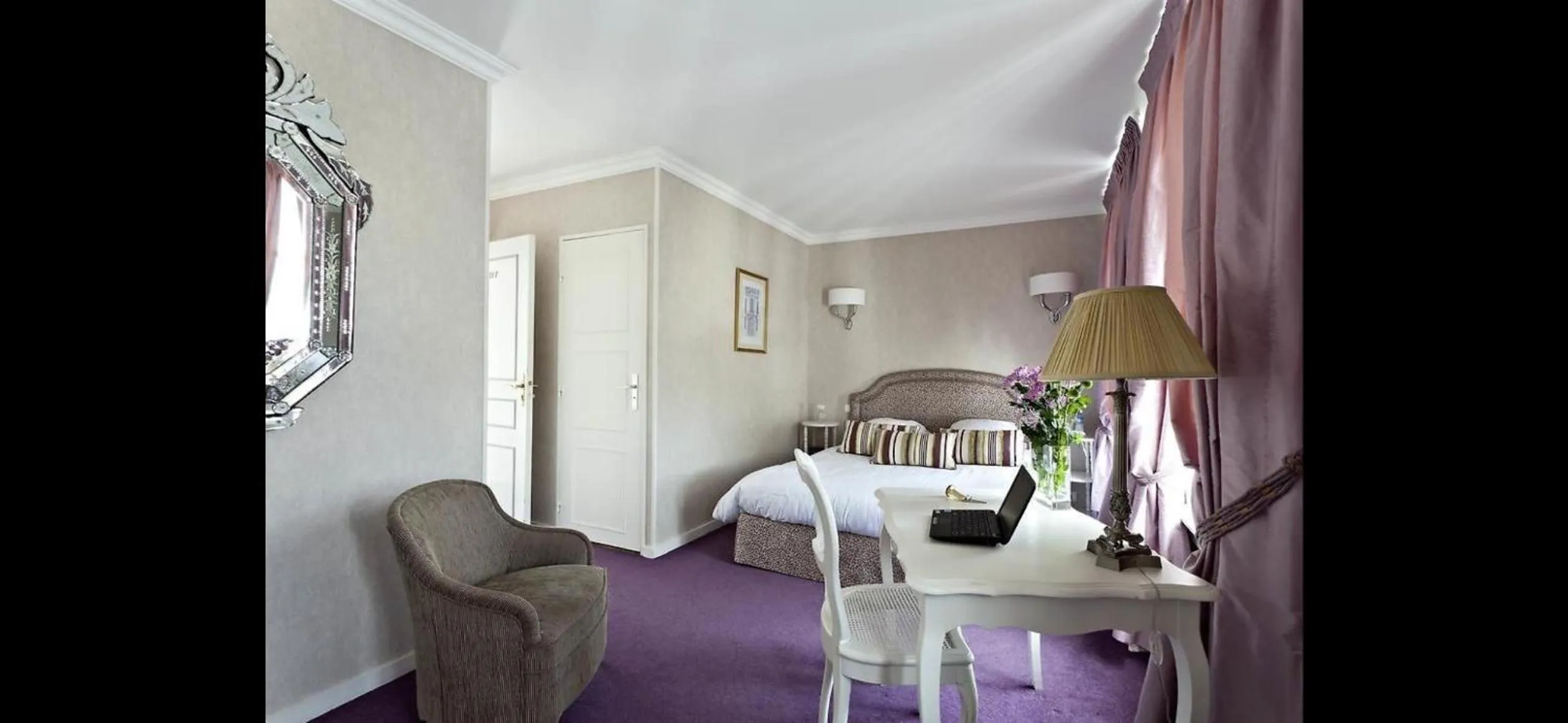 Bedroom, Bed in Hôtel de L'univers