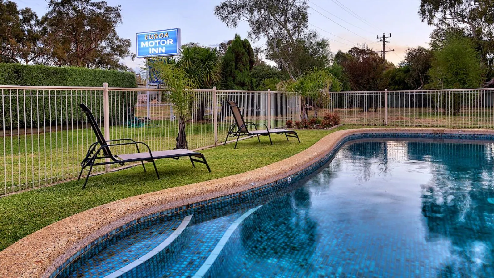 Swimming pool in Euroa Motor Inn