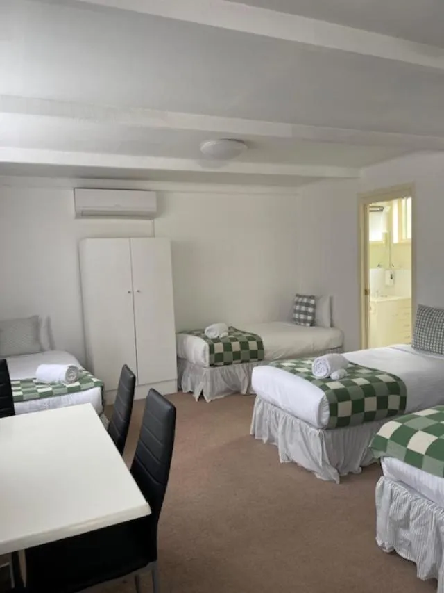 Bed in Euroa Motor Inn