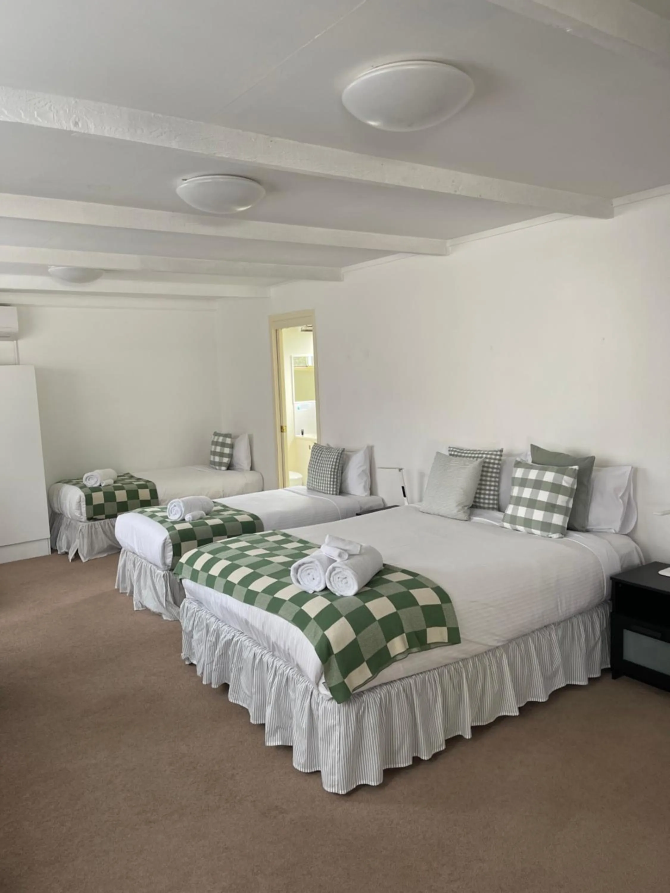 Bed in Euroa Motor Inn