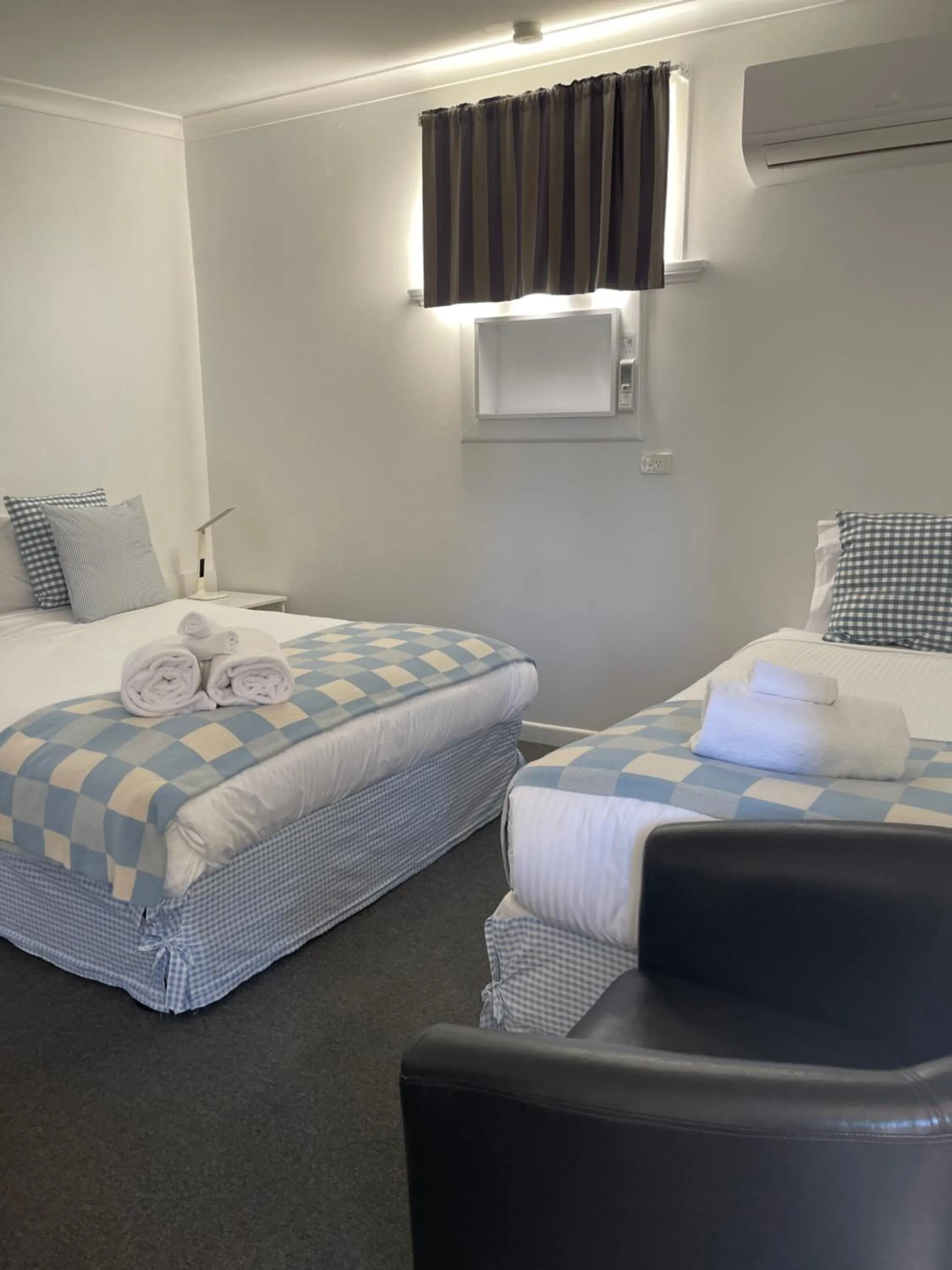 Bed in Euroa Motor Inn