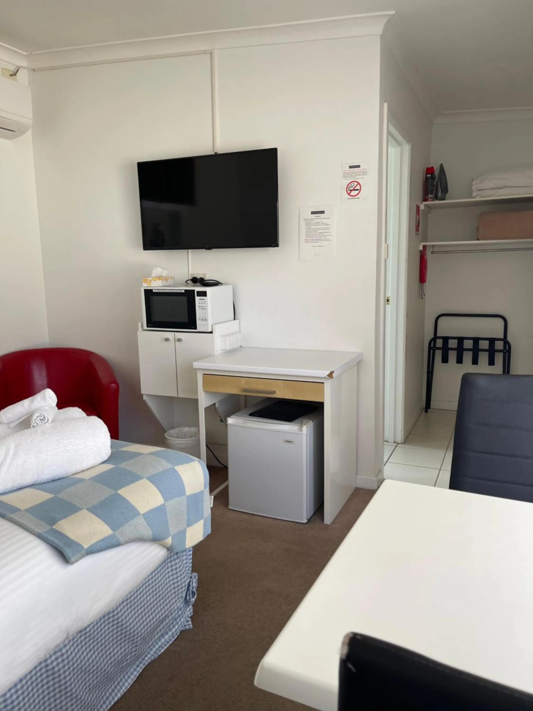 Bed in Euroa Motor Inn