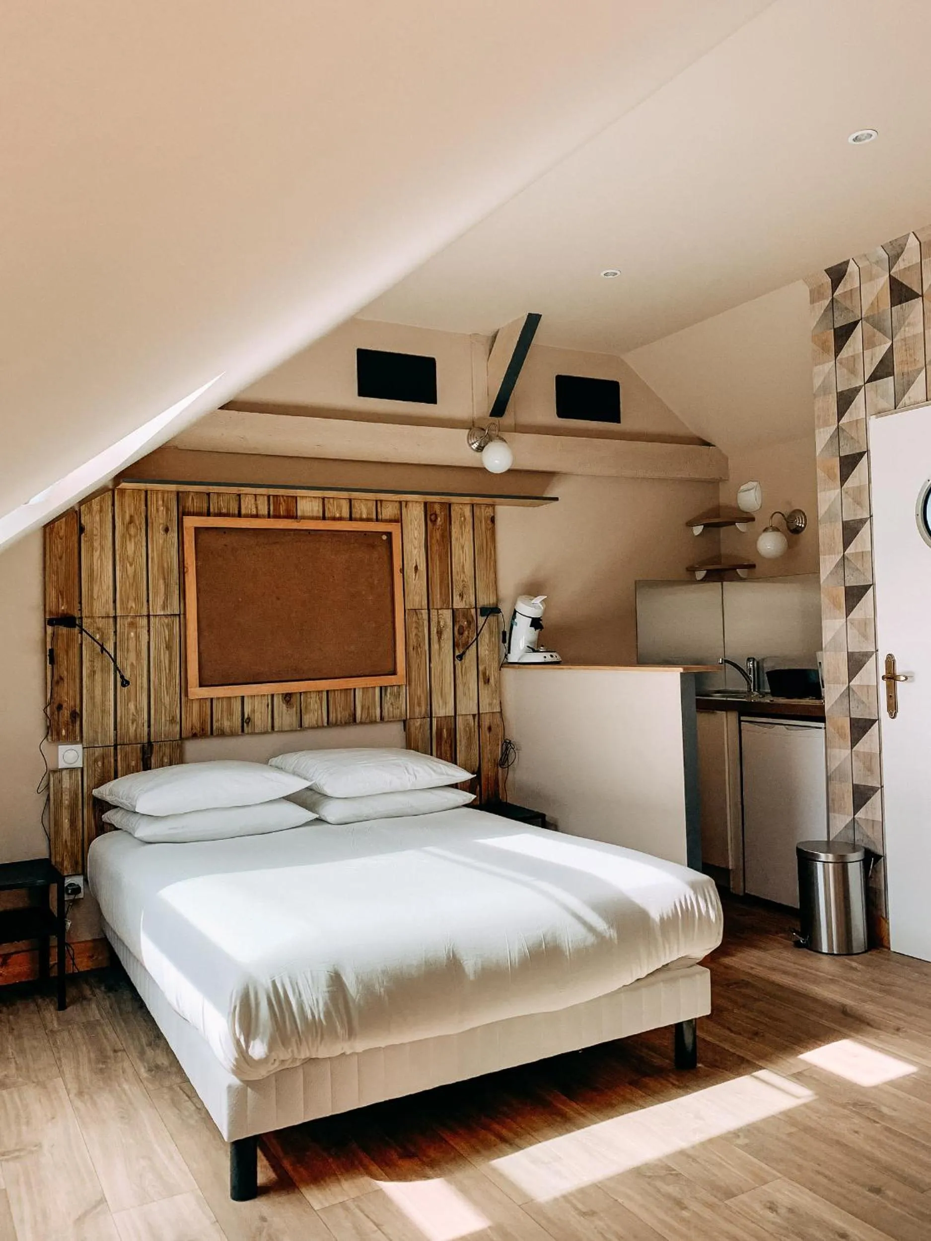 Bedroom, Bed in La villa des souhaits