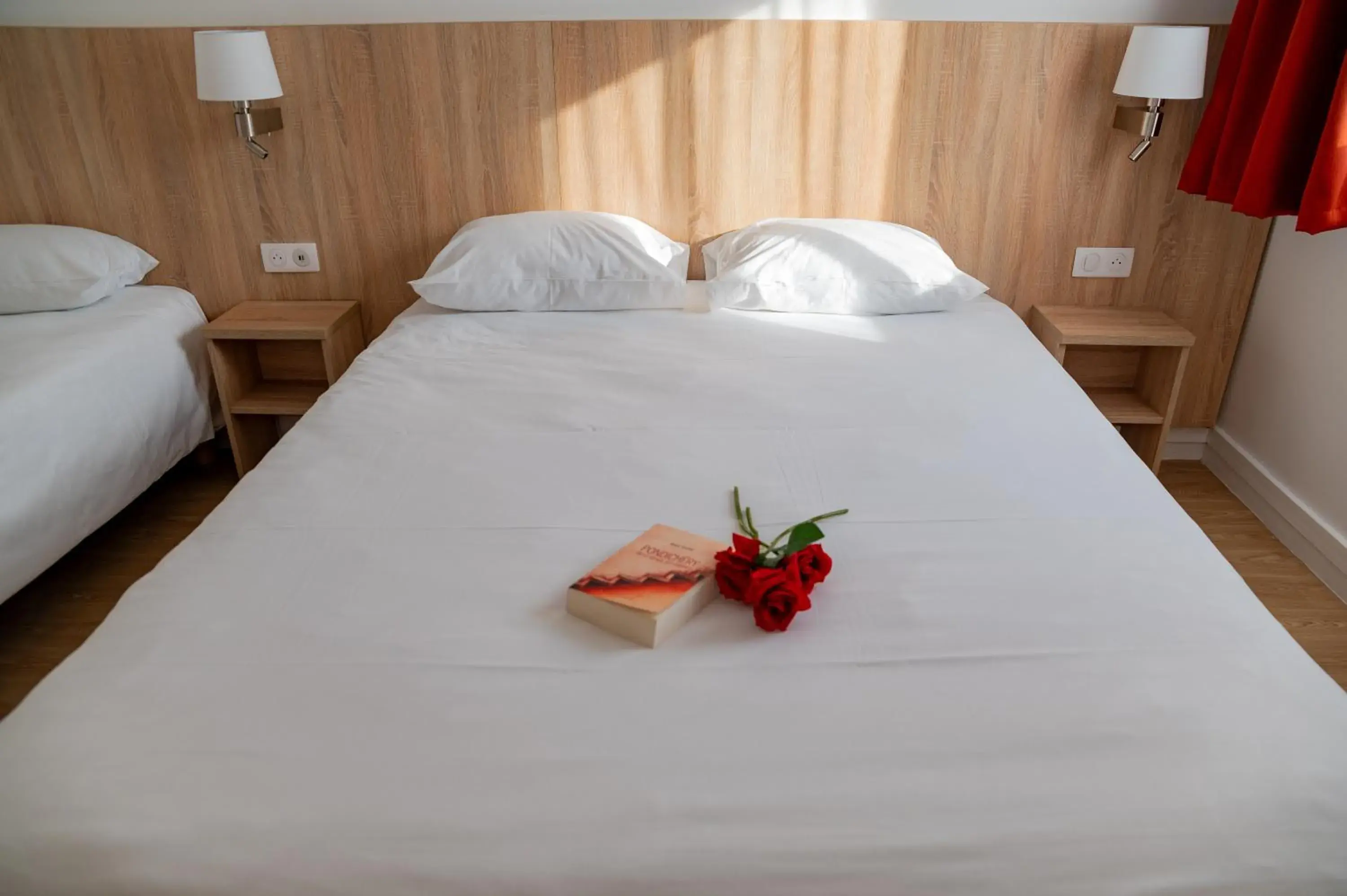 Comfort Triple Room in Aux Lys de Chablis Comfort Triple Room in Aux Lys de Chablis