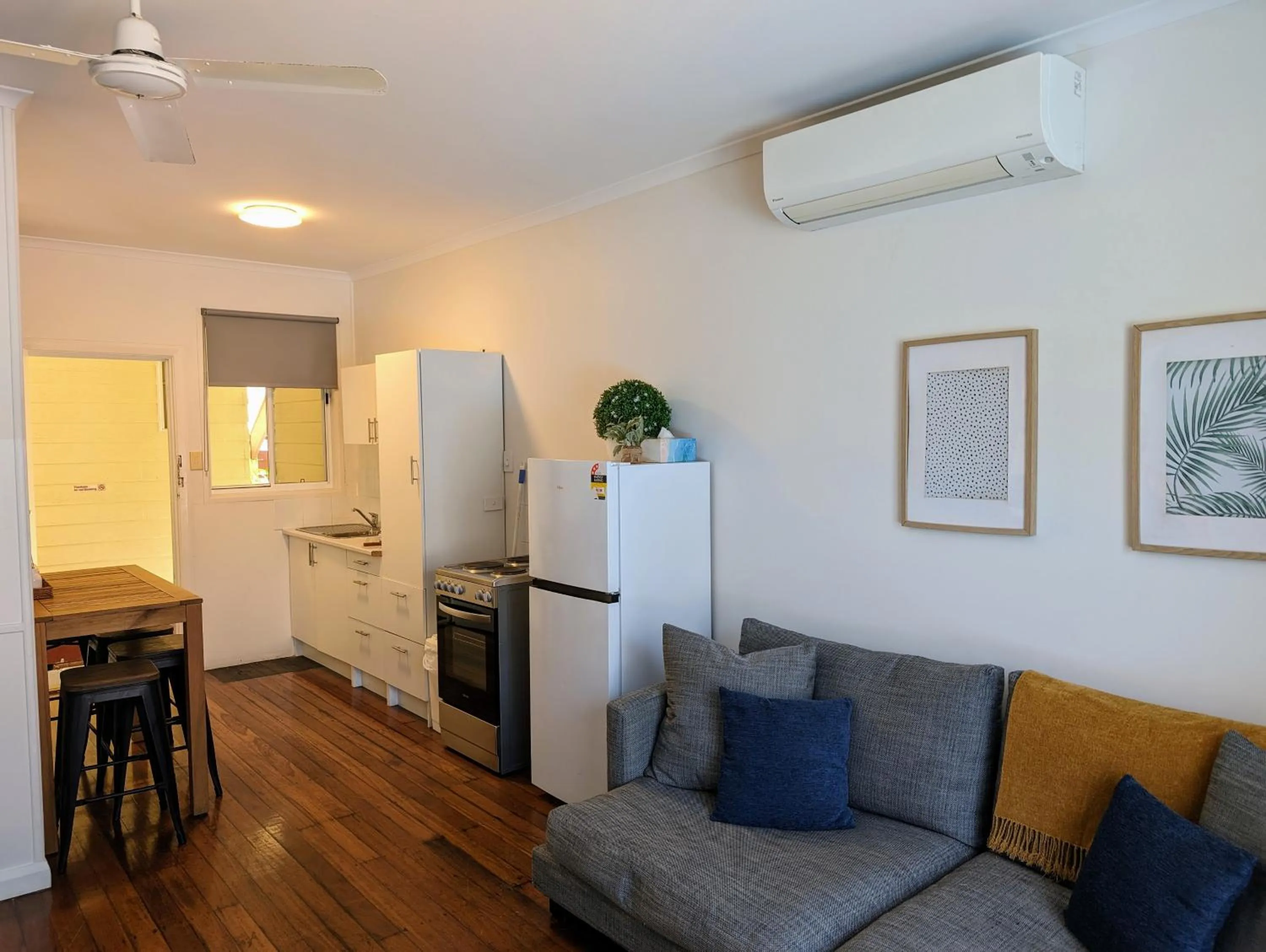 Kitchen or kitchenette in Ocean Park Motel & Holiday Apartments