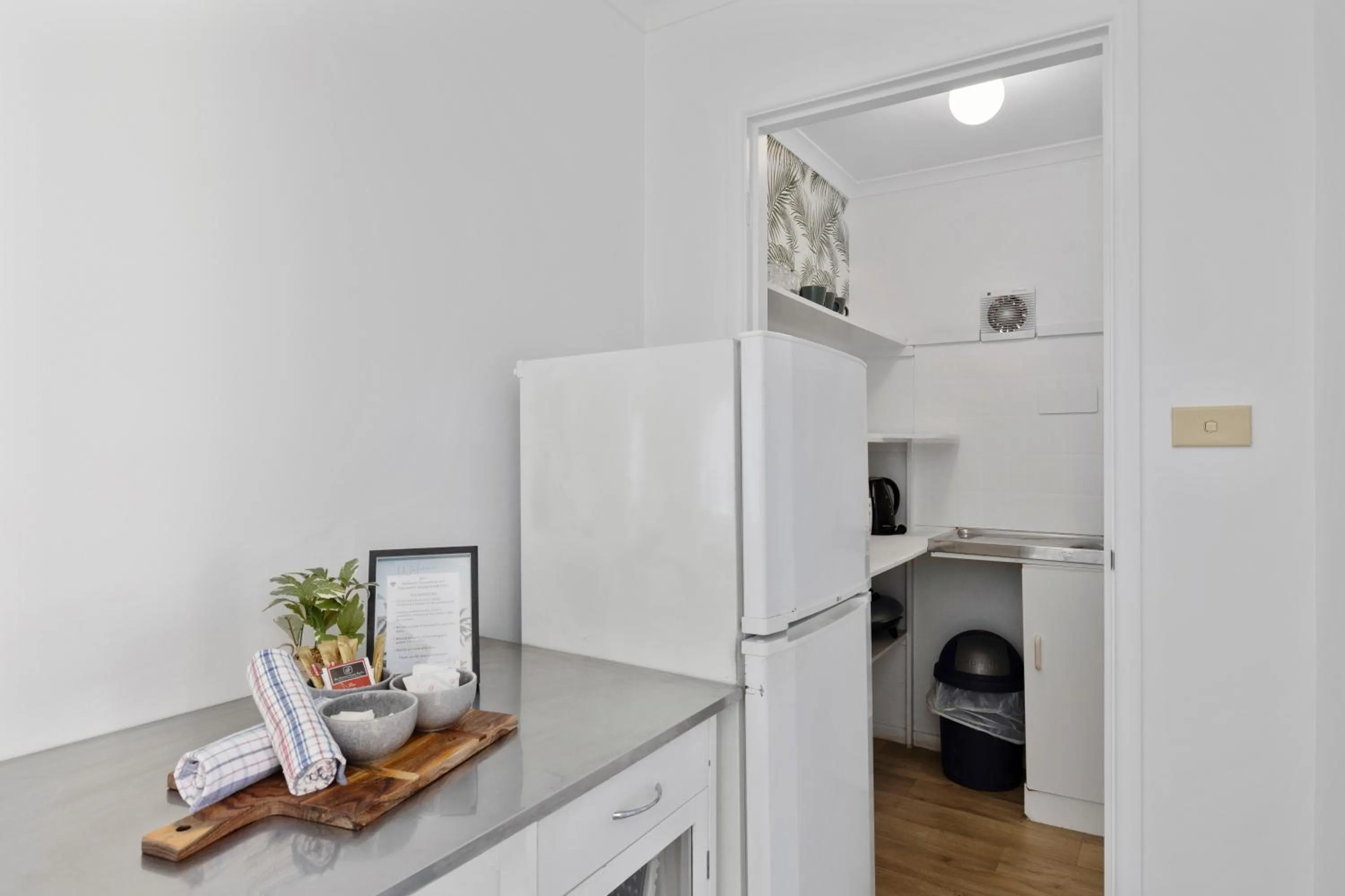 Kitchen or kitchenette in Ocean Park Motel & Holiday Apartments