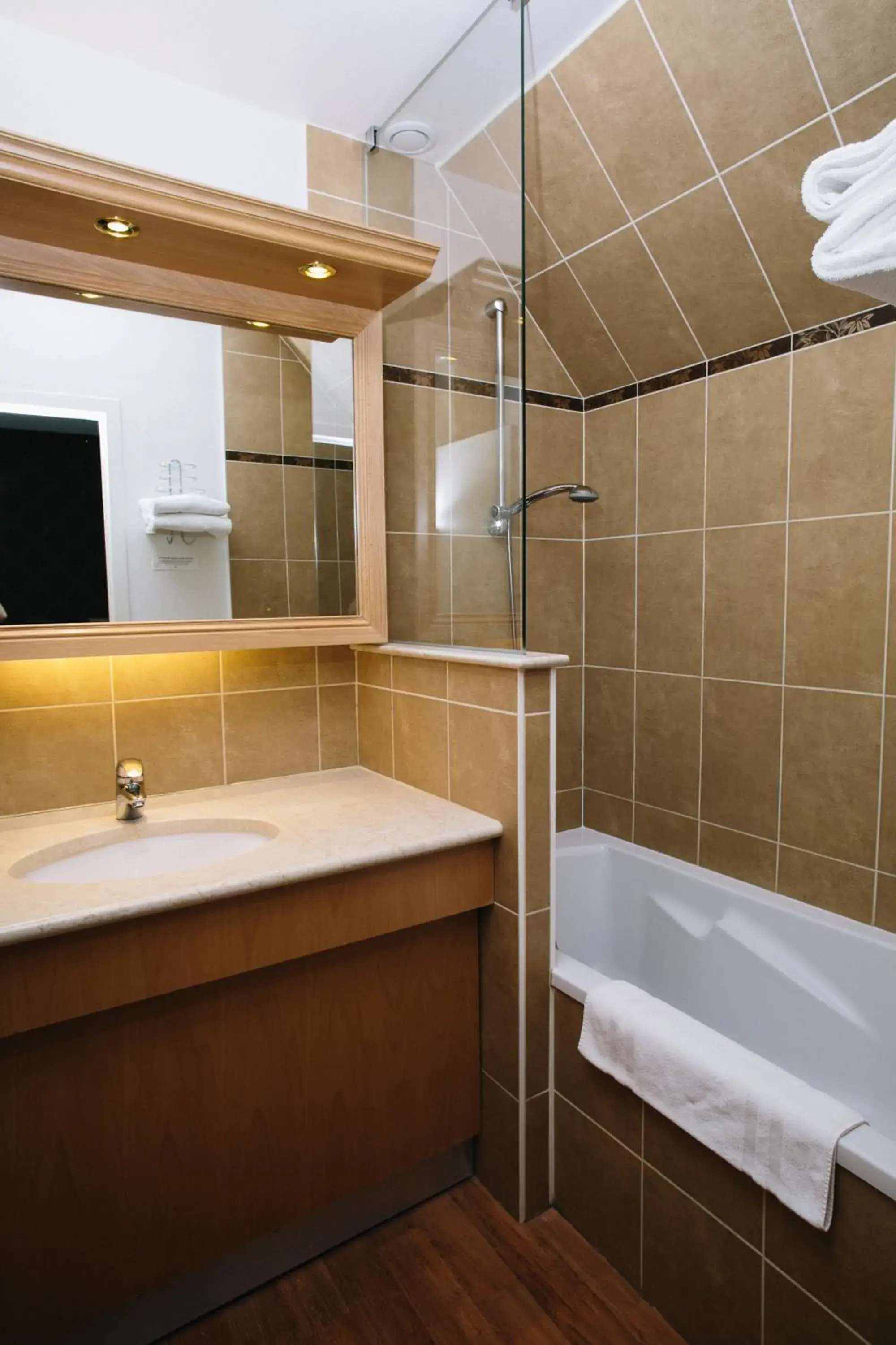 Comfort Double Room with Bath in Le Relais Du Roy Comfort Double Room with Bath in Le Relais Du Roy