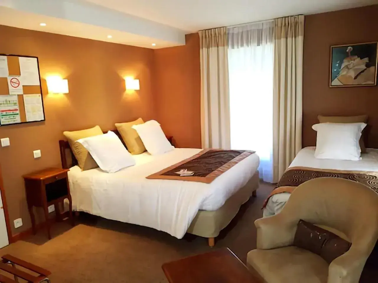 Triple Room in Brit Hotel Essentiel Pontivy Robic Triple Room in Brit Hotel Essentiel Pontivy Robic