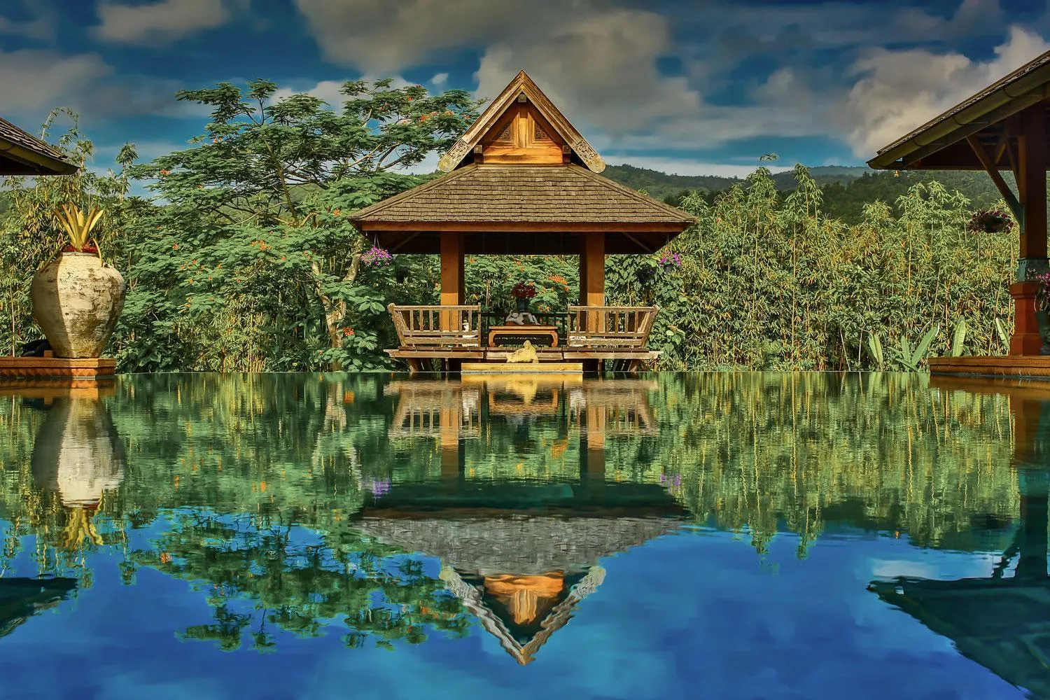 Swimming pool in Howie's HomeStay