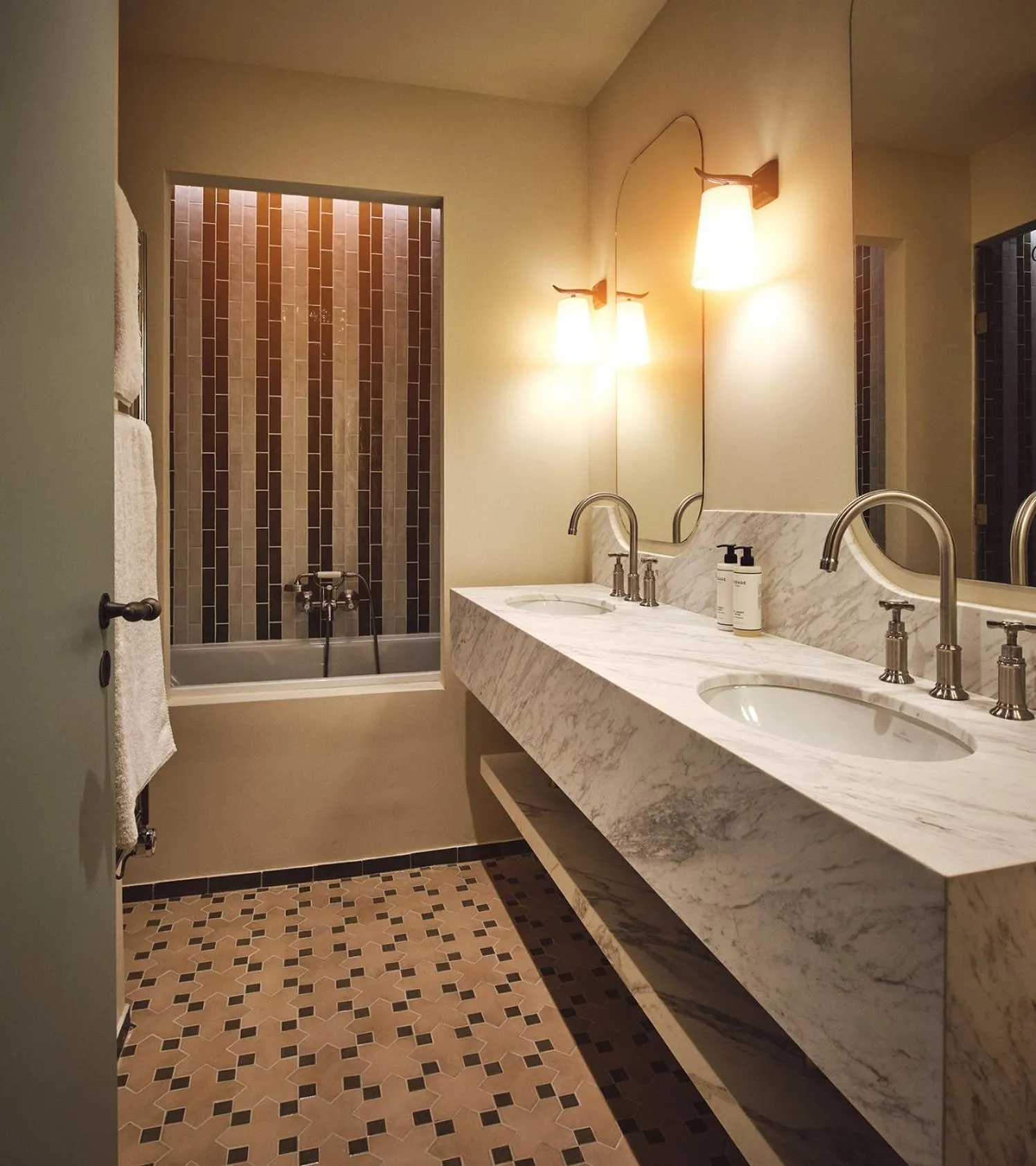 Bathroom in Le Pigonnet - Esprit de France