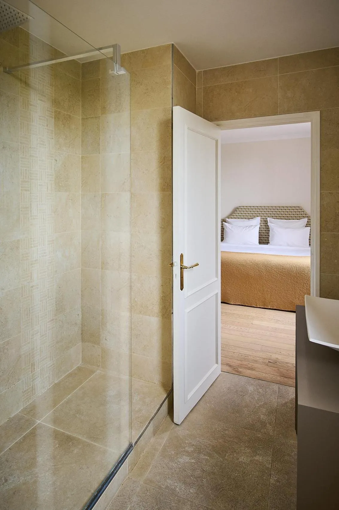 Bedroom, Bed in Le Pigonnet - Esprit de France