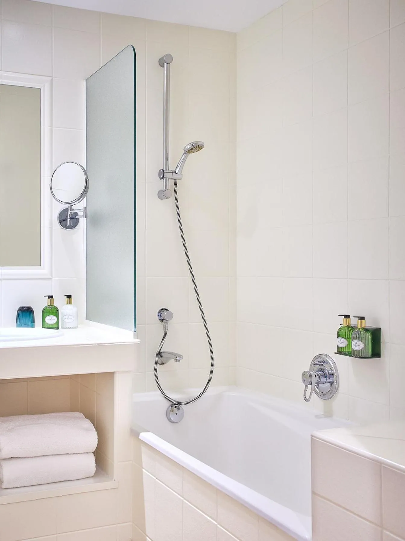 Bathroom in Le Pigonnet - Esprit de France