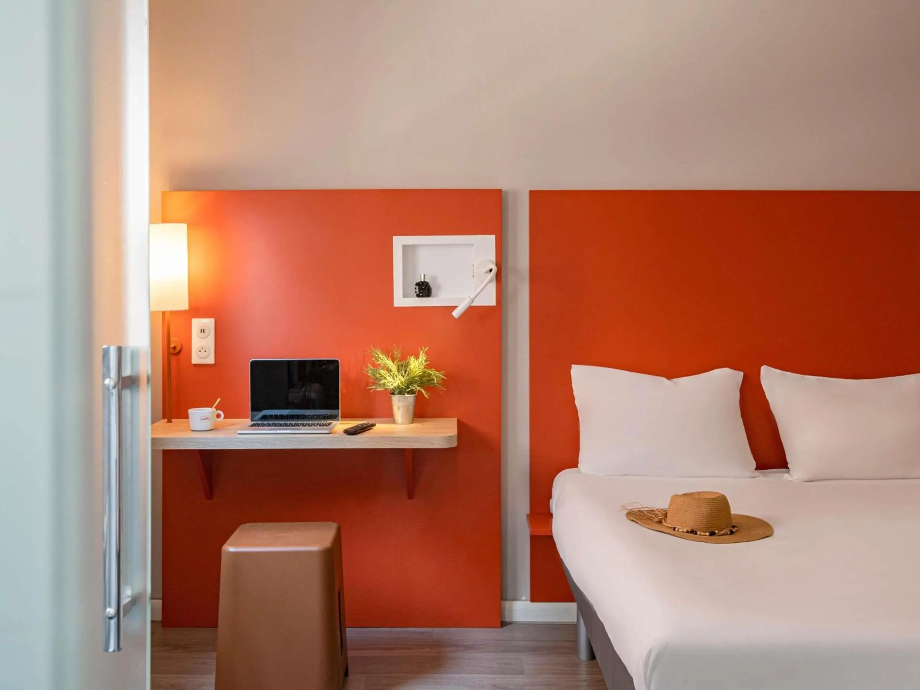 Bedroom, Bed in ibis budget Nice Californie Lenval Bedroom, Bed in ibis budget Nice Californie Lenval