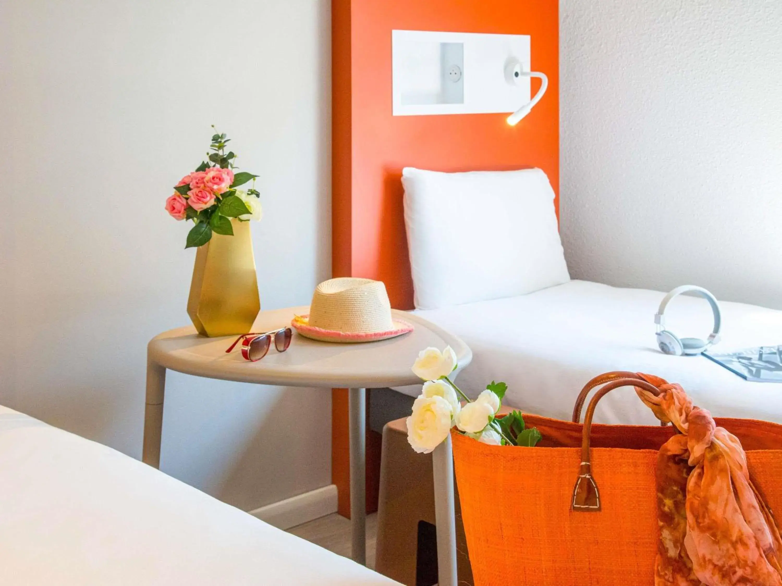 Bedroom, Bed in ibis budget Nice Californie Lenval Bedroom, Bed in ibis budget Nice Californie Lenval