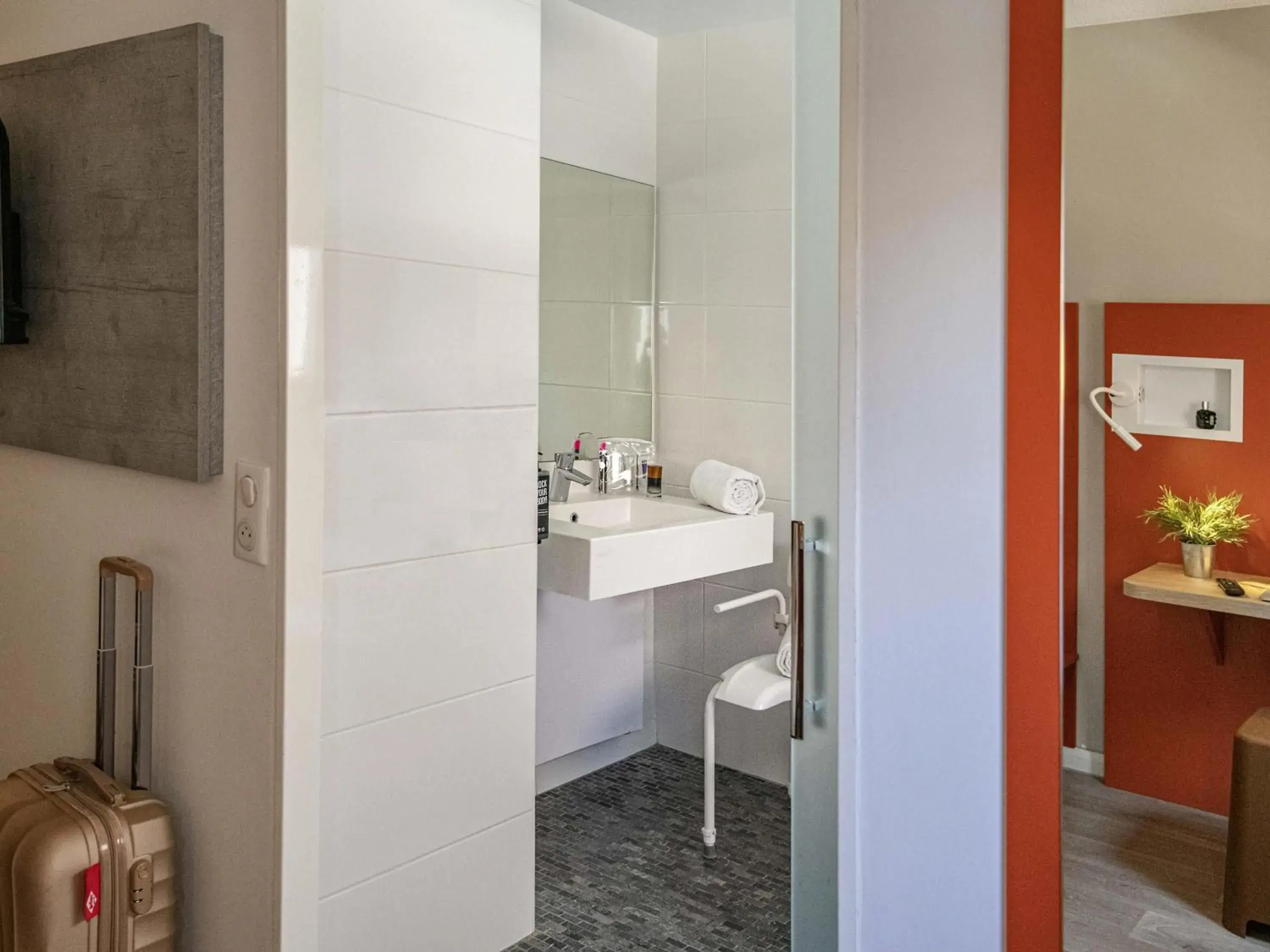 Bedroom in ibis budget Nice Californie Lenval Bedroom in ibis budget Nice Californie Lenval