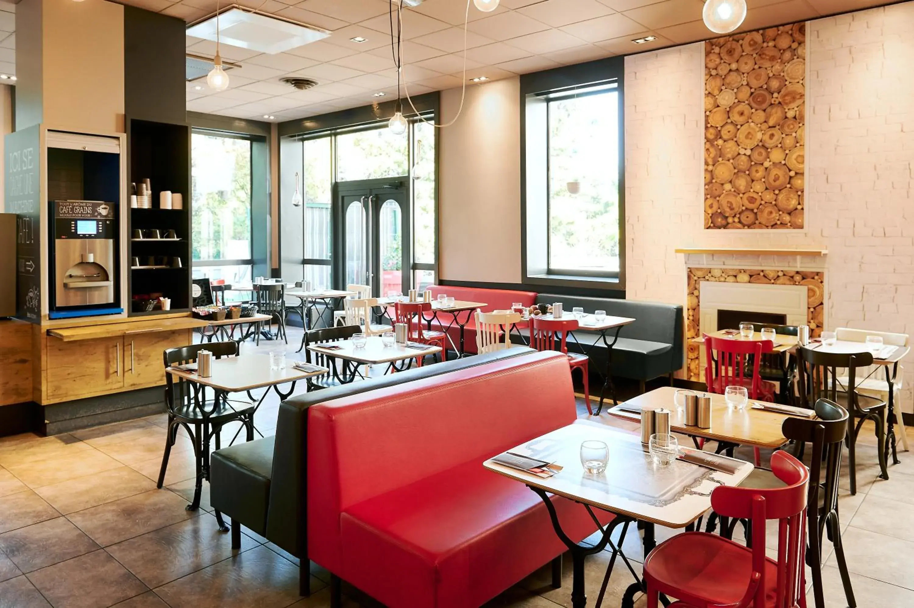 Restaurant/places to eat in ibis Lyon Gerland Musée des Confluences Restaurant/places to eat in ibis Lyon Gerland Musée des Confluences