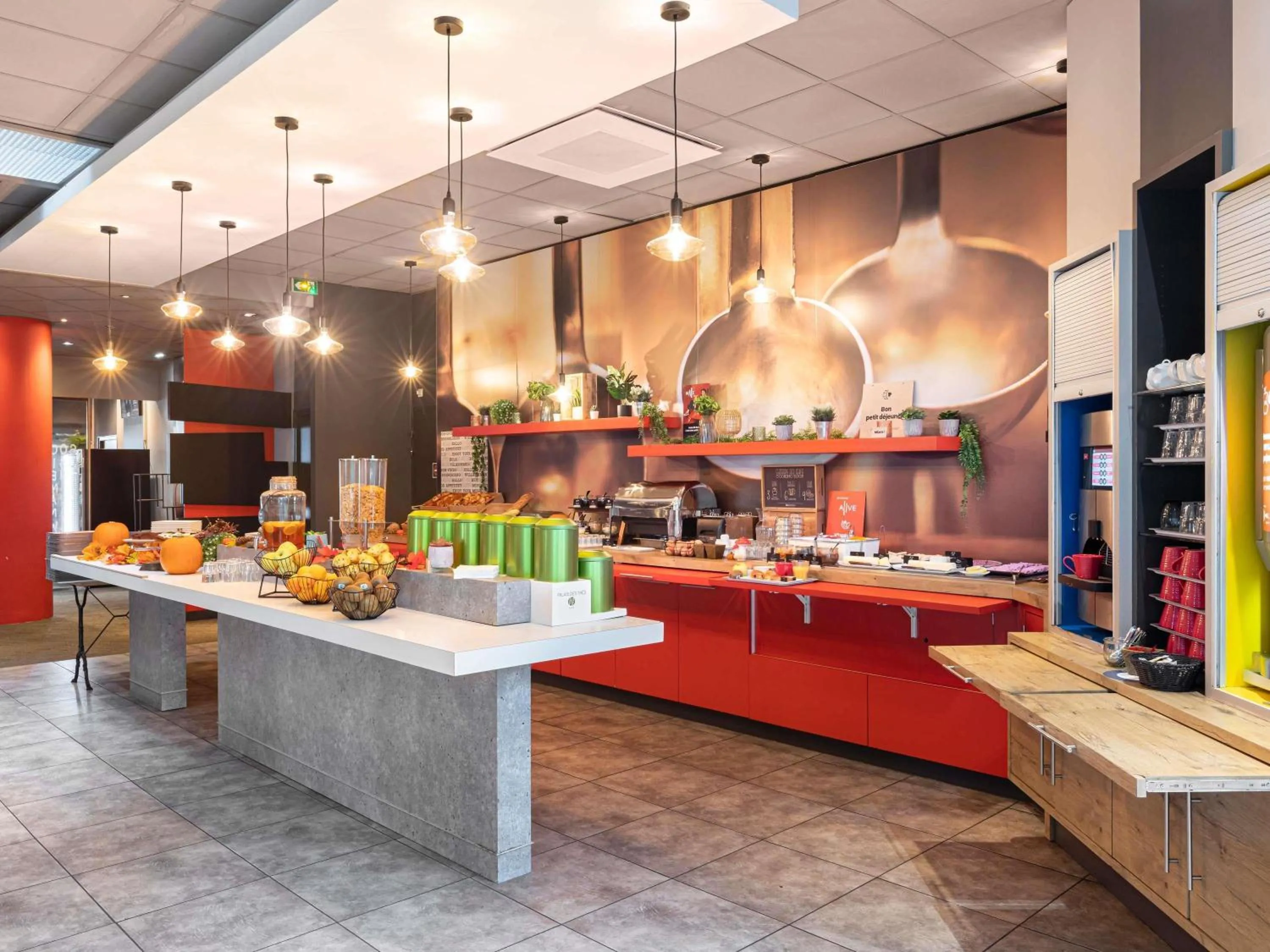 Breakfast in ibis Lyon Gerland Musée des Confluences