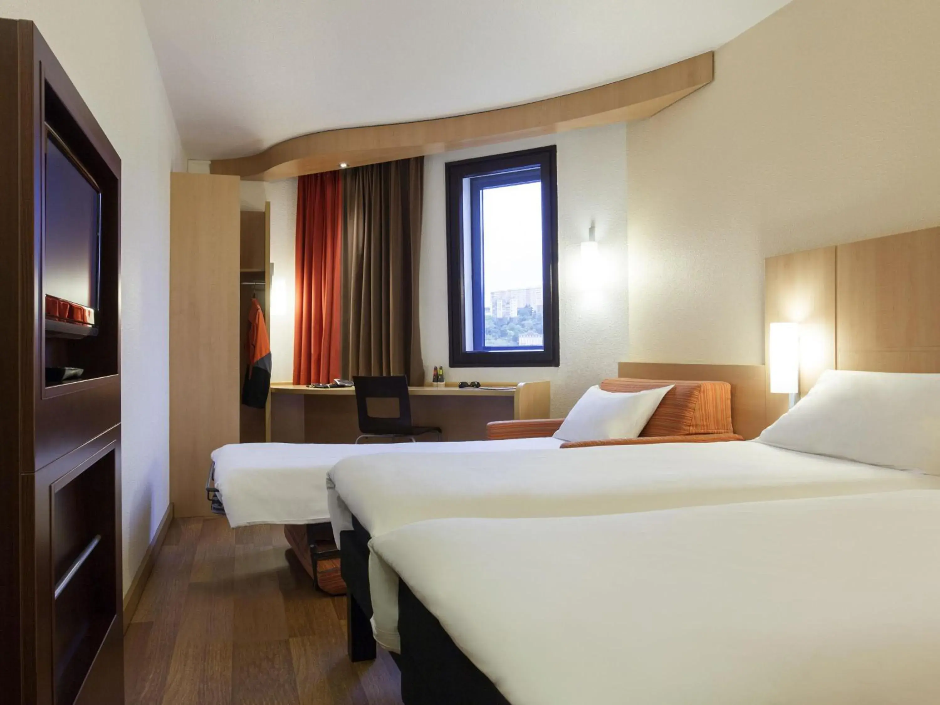 Bedroom, Bed in ibis Lyon Gerland Musée des Confluences Bedroom, Bed in ibis Lyon Gerland Musée des Confluences