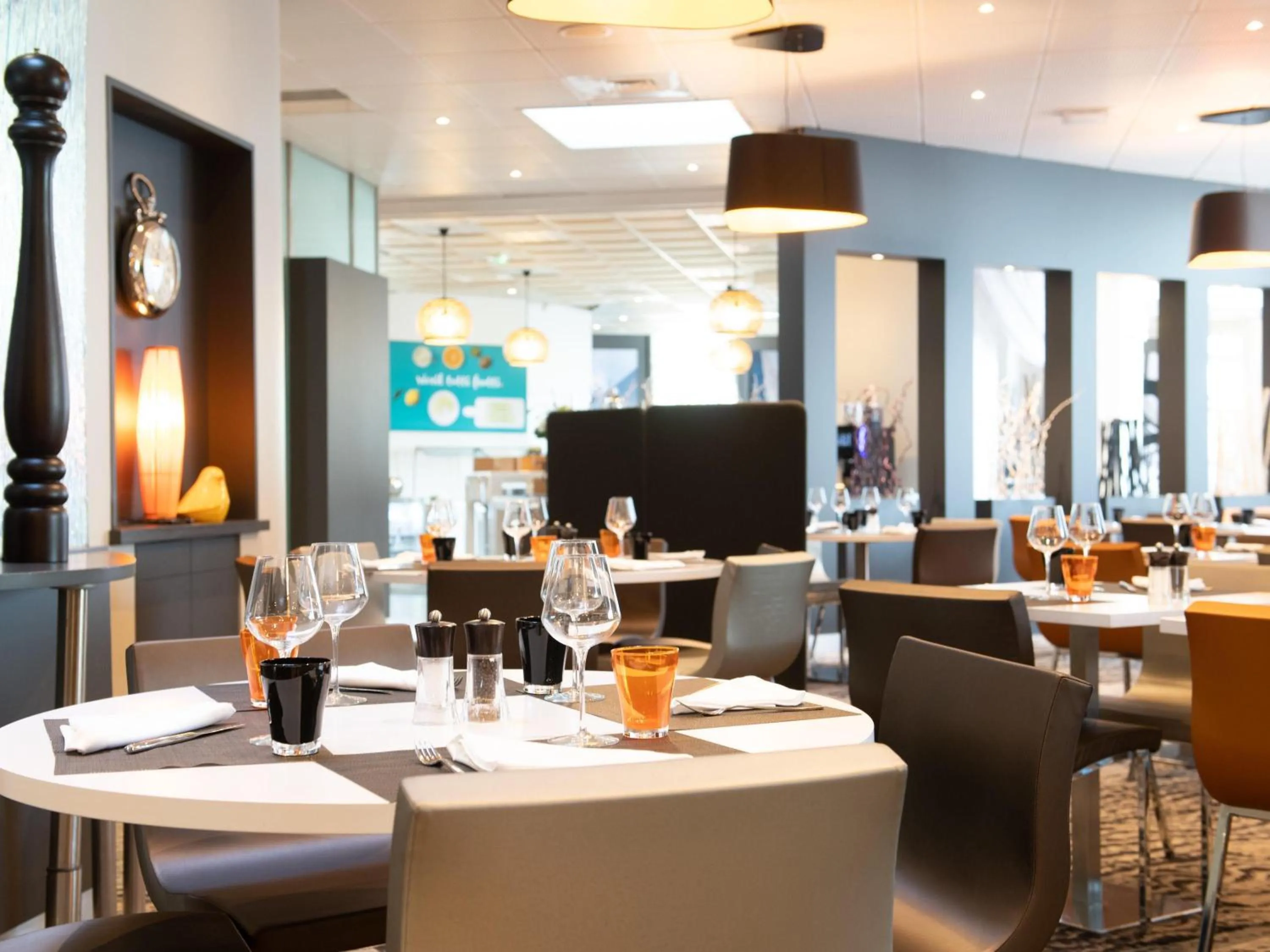 Restaurant/places to eat in ibis Lyon Gerland Musée des Confluences