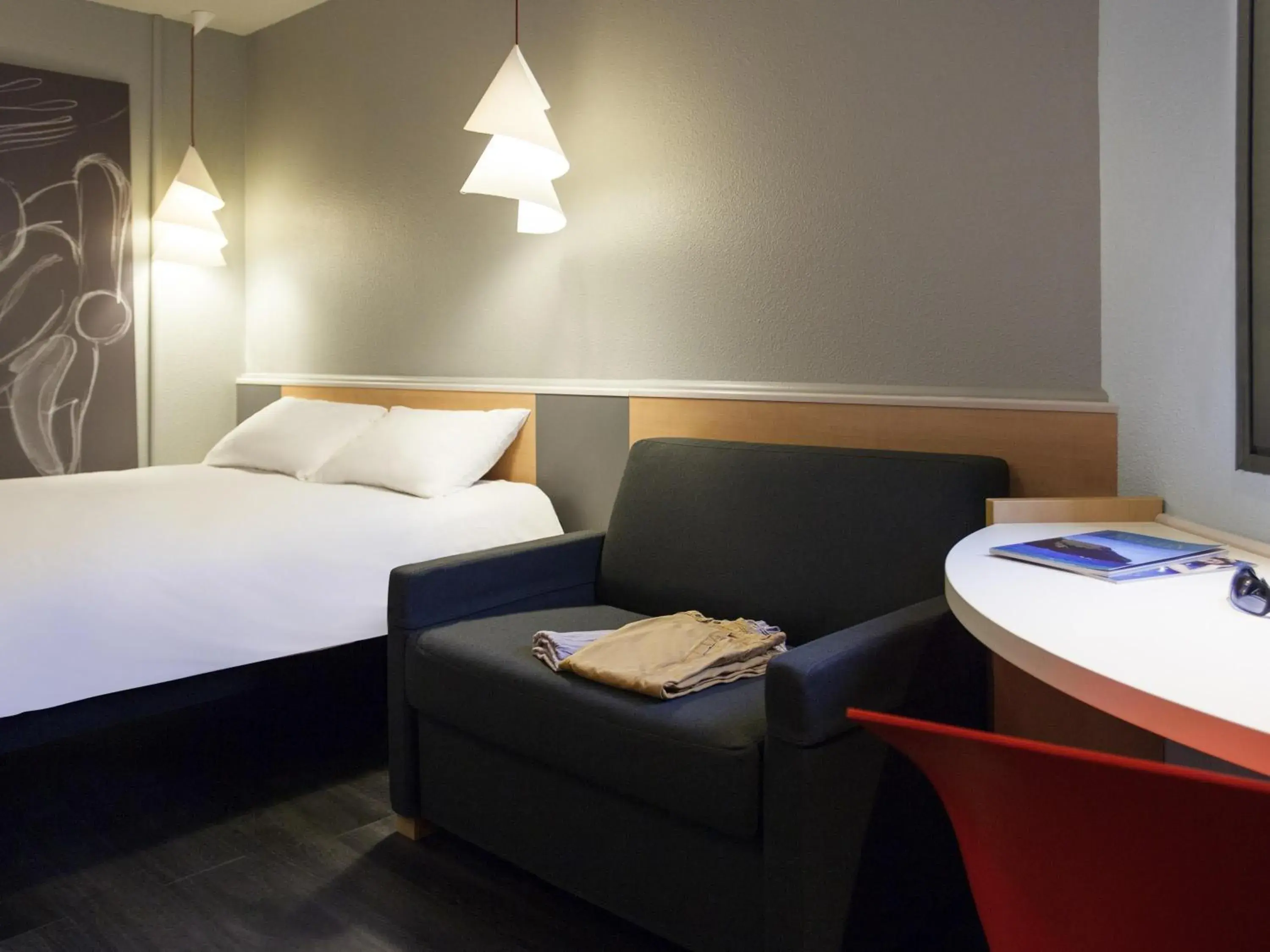 Bedroom, Bed in ibis Lyon Gerland Musée des Confluences Bedroom, Bed in ibis Lyon Gerland Musée des Confluences