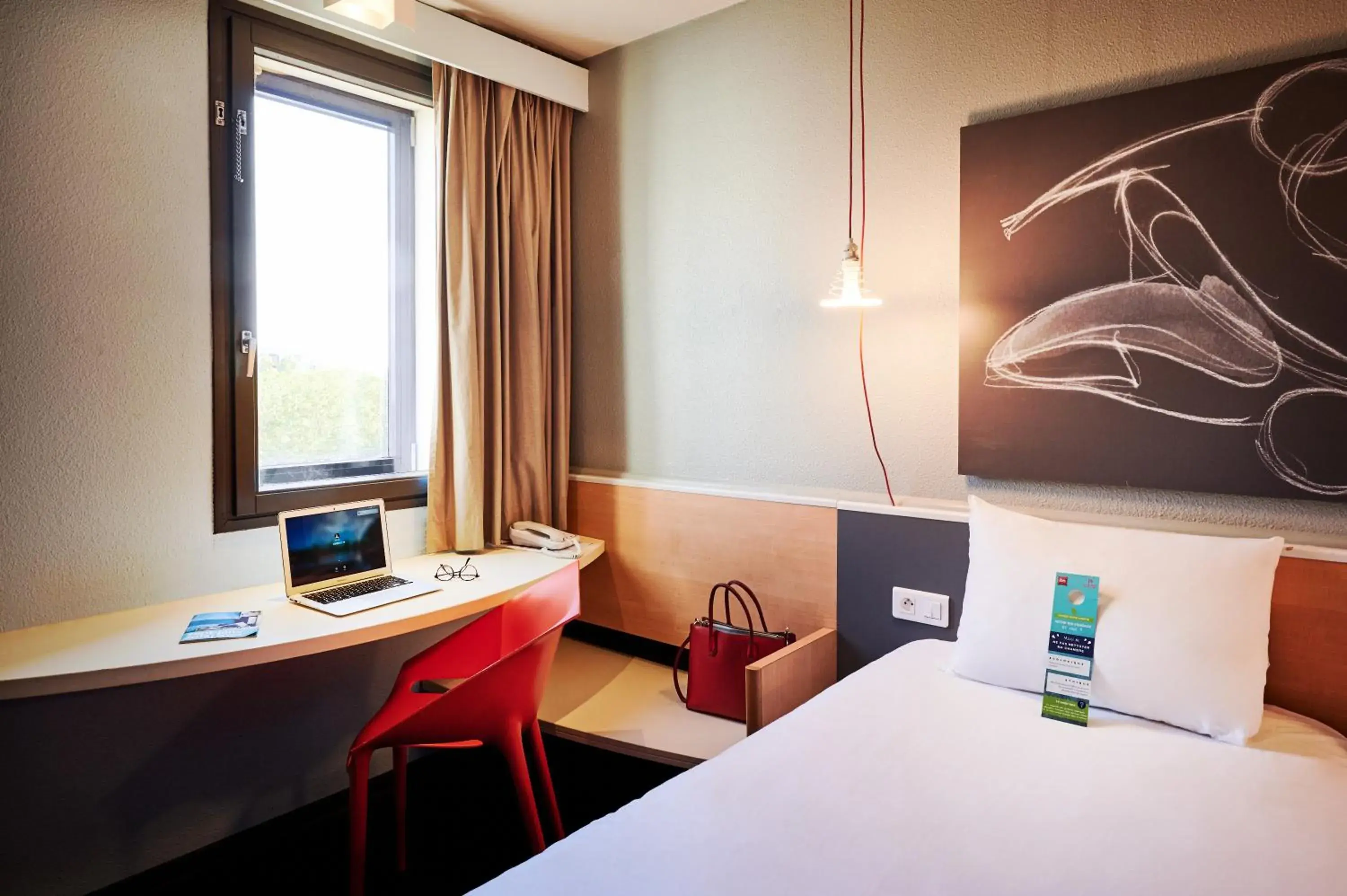 Bathroom, Bed in ibis Lyon Gerland Musée des Confluences Bathroom, Bed in ibis Lyon Gerland Musée des Confluences
