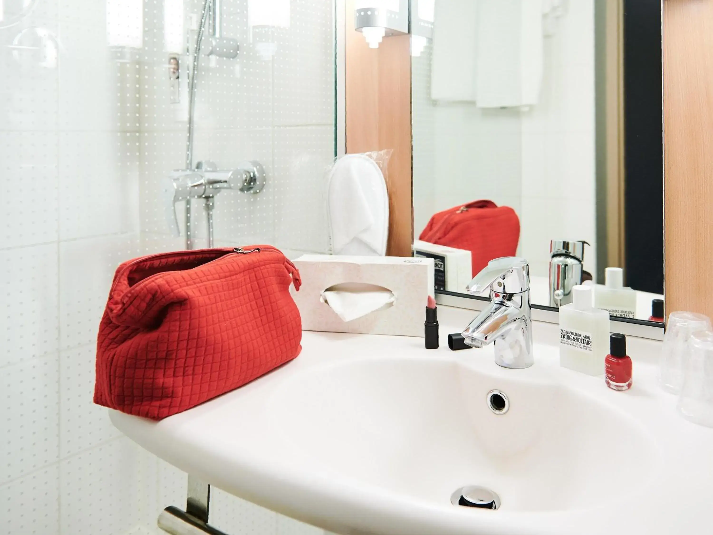 Bedroom in ibis Lyon Gerland Musée des Confluences Bedroom in ibis Lyon Gerland Musée des Confluences