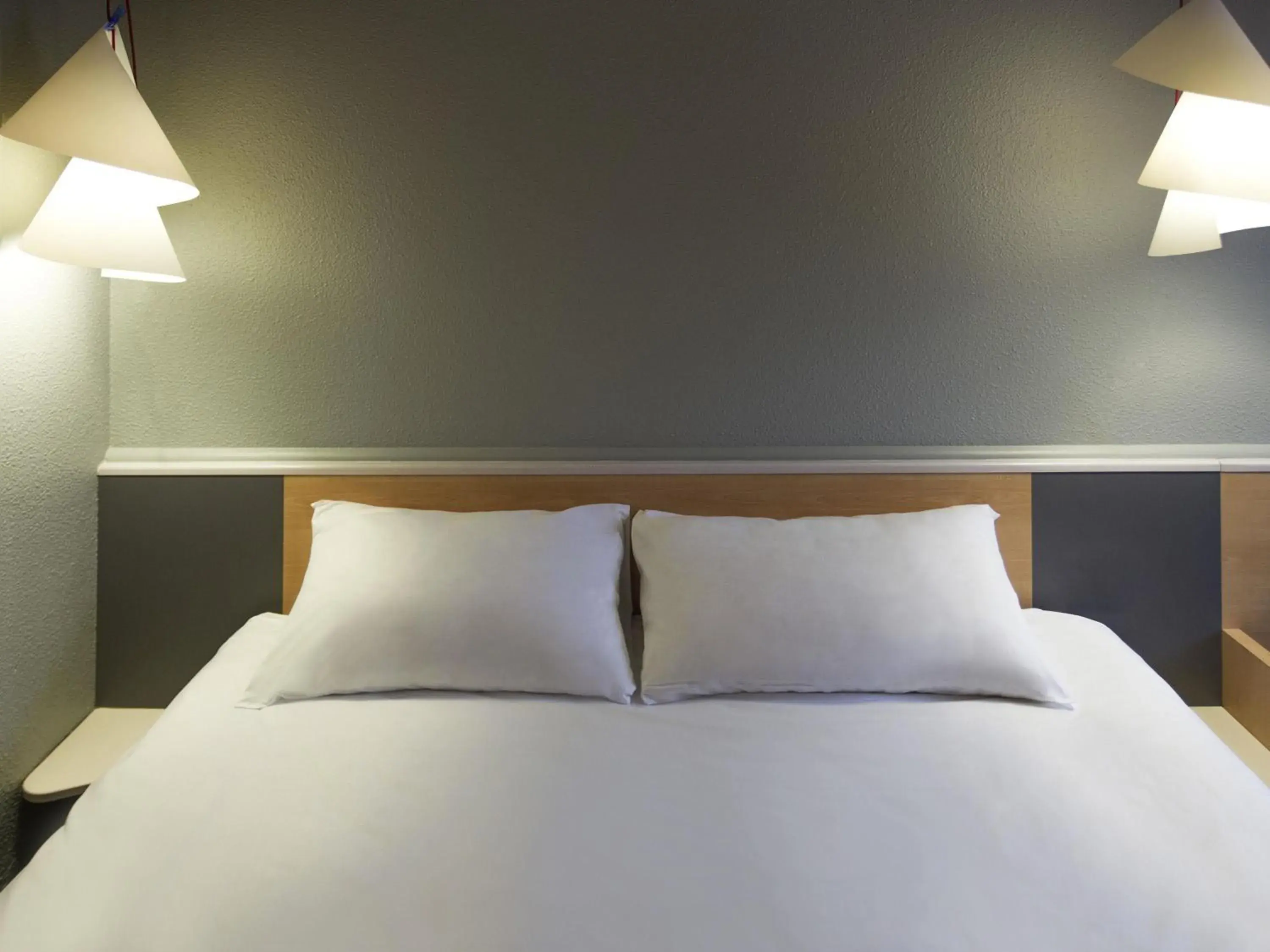 Bedroom, Bed in ibis Lyon Gerland Musée des Confluences Bedroom, Bed in ibis Lyon Gerland Musée des Confluences