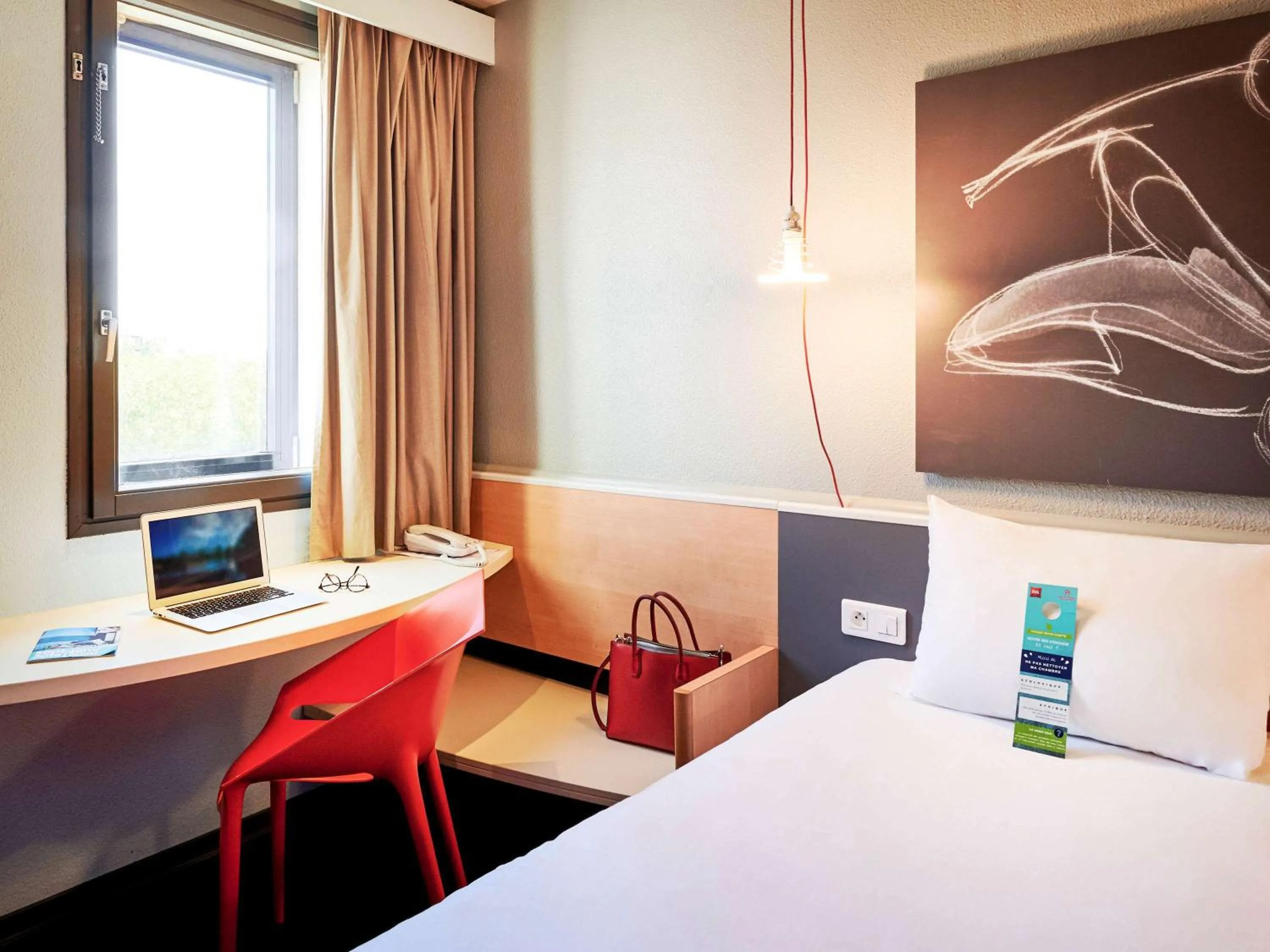 Photo of the whole room, Bed in ibis Lyon Gerland Musée des Confluences