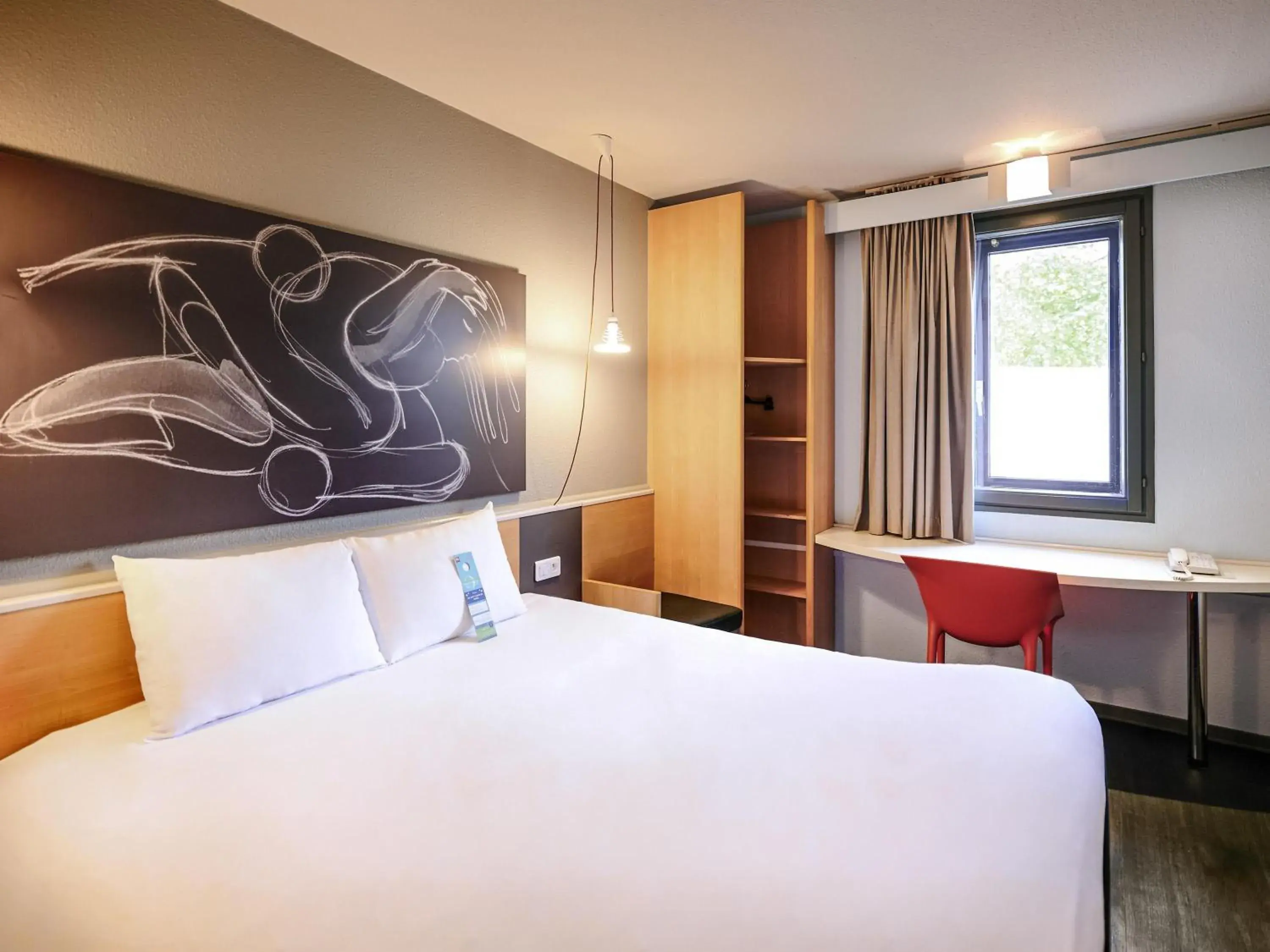 Bedroom, Bed in ibis Lyon Gerland Musée des Confluences Bedroom, Bed in ibis Lyon Gerland Musée des Confluences