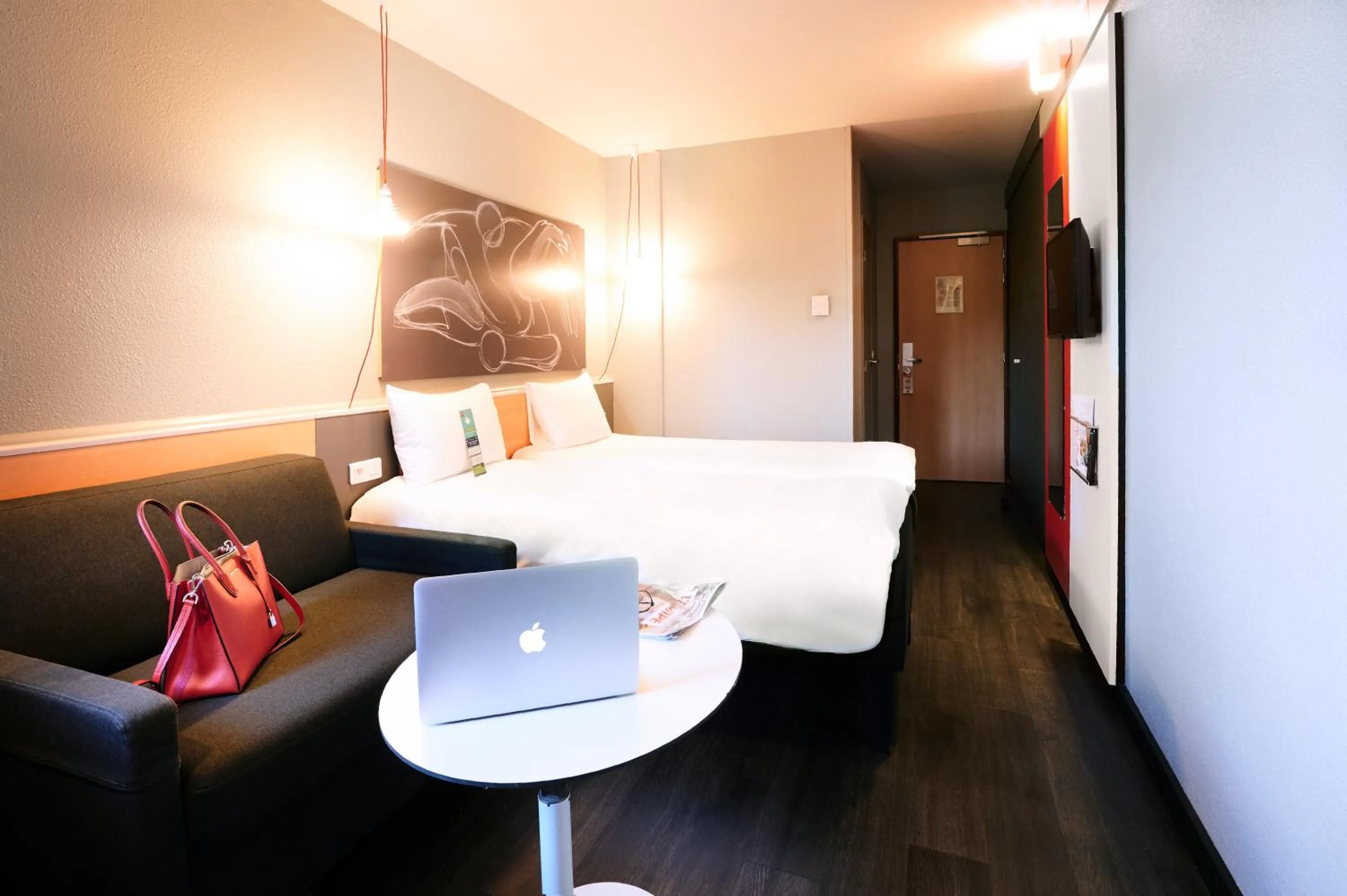 Bedroom in ibis Lyon Gerland Musée des Confluences