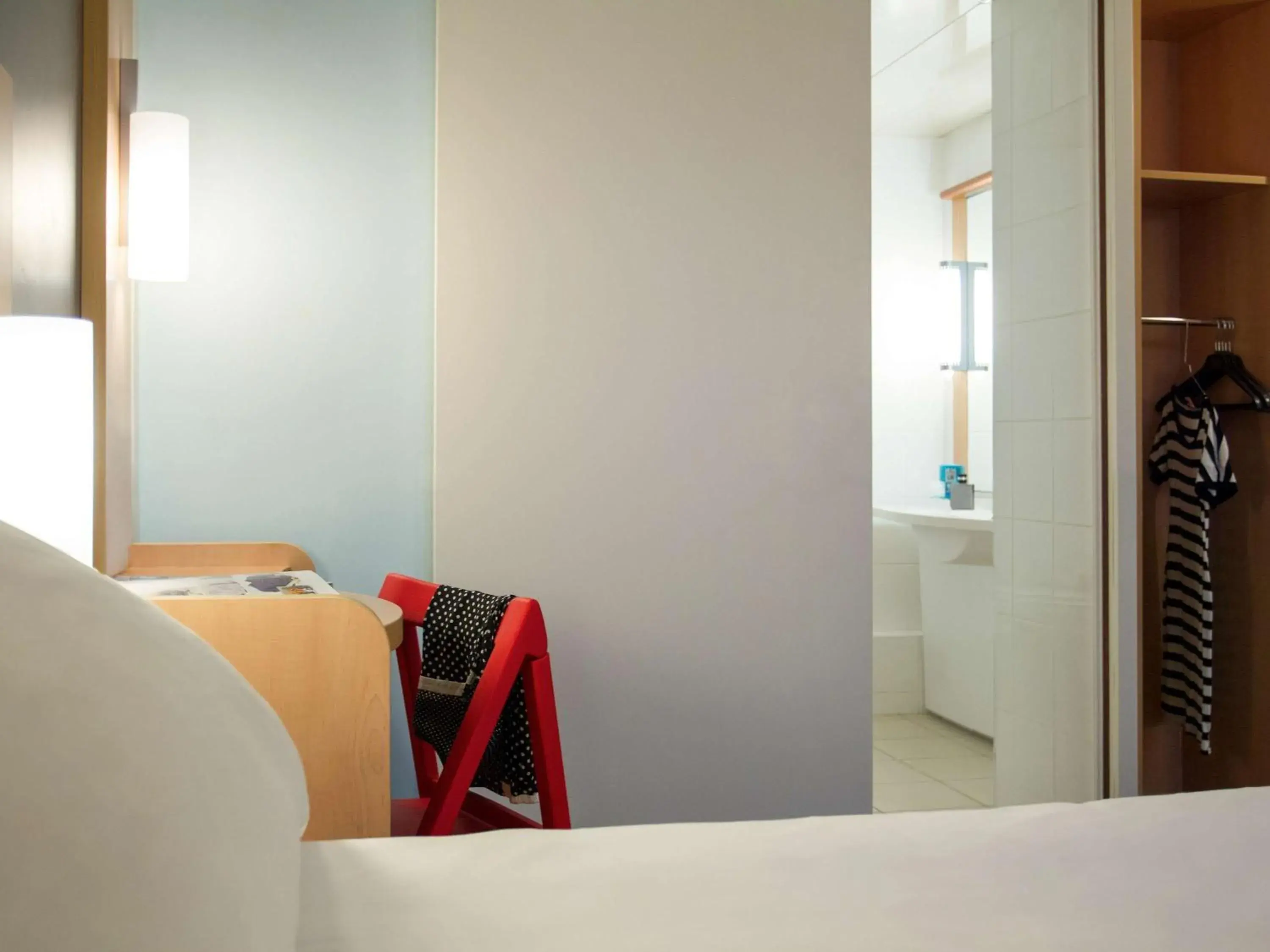 Photo of the whole room, Bed in ibis Lyon Gerland Musée des Confluences Photo of the whole room, Bed in ibis Lyon Gerland Musée des Confluences