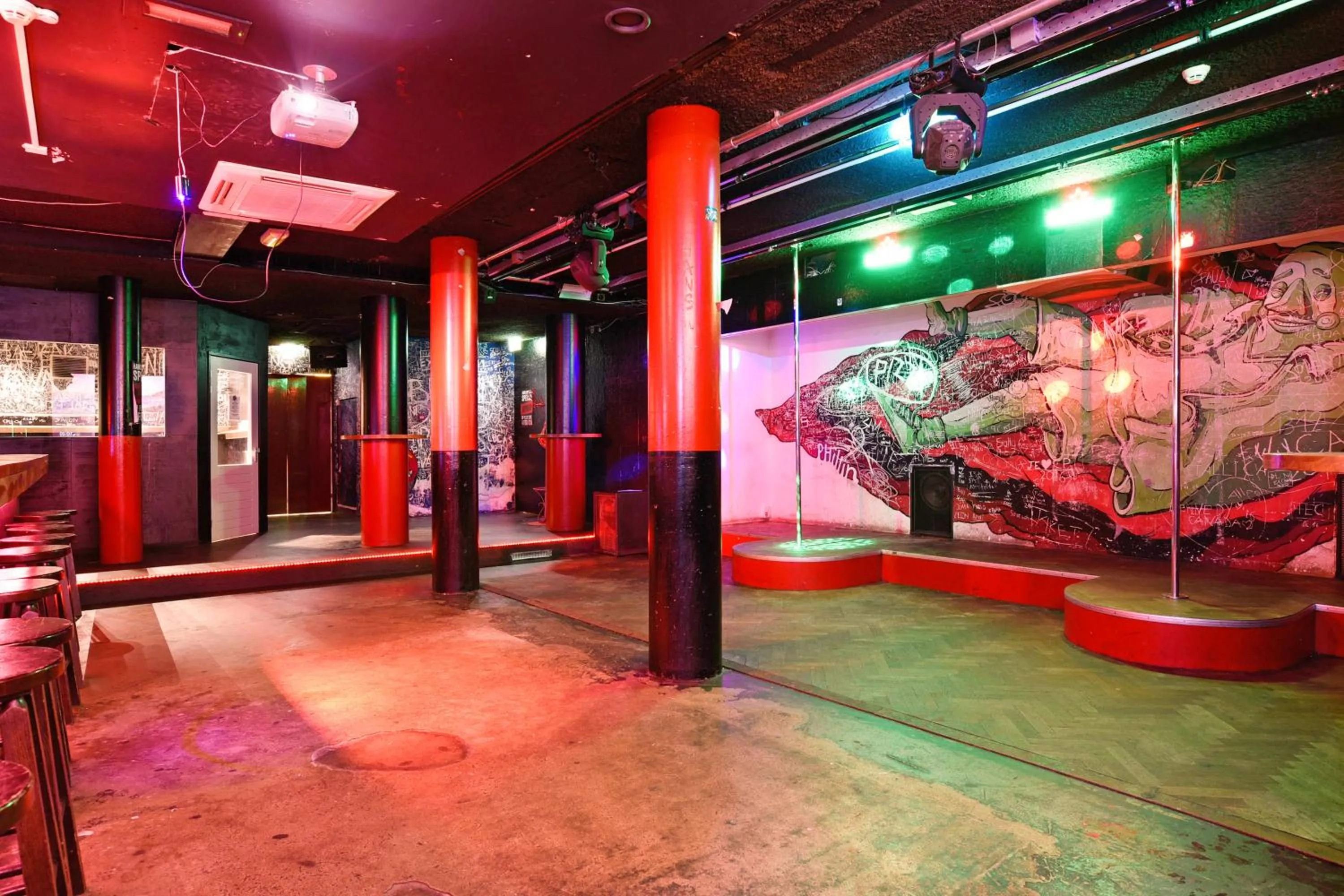 Nightclub / DJ in Hans Brinker Hostel Amsterdam