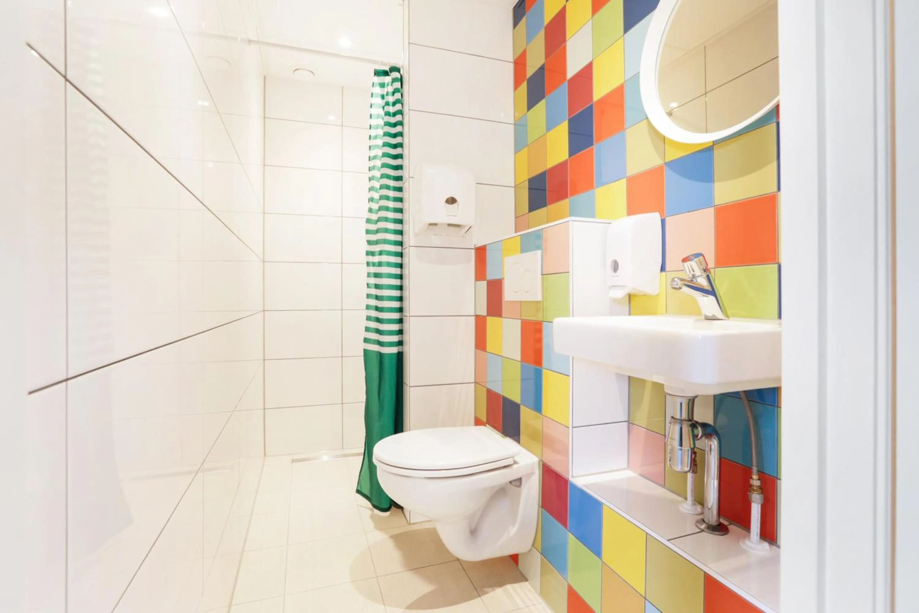 Shower in Hans Brinker Hostel Amsterdam