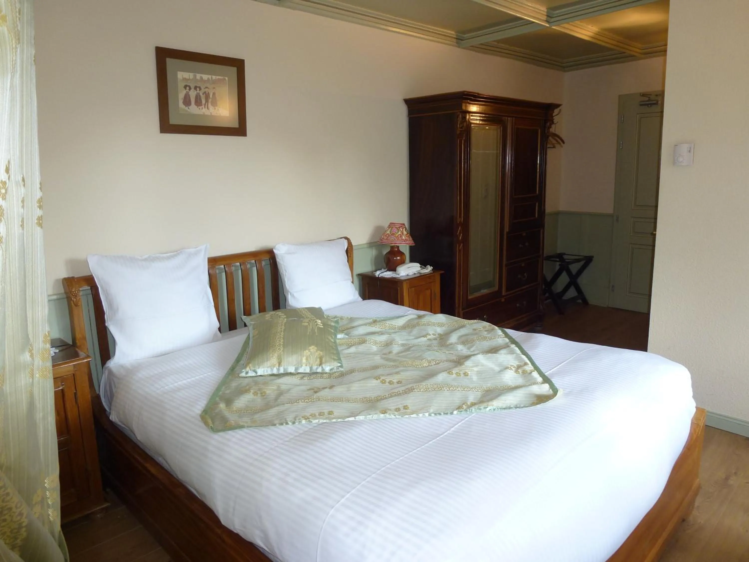 Bed in La Cour du Bailli Suites & Spa