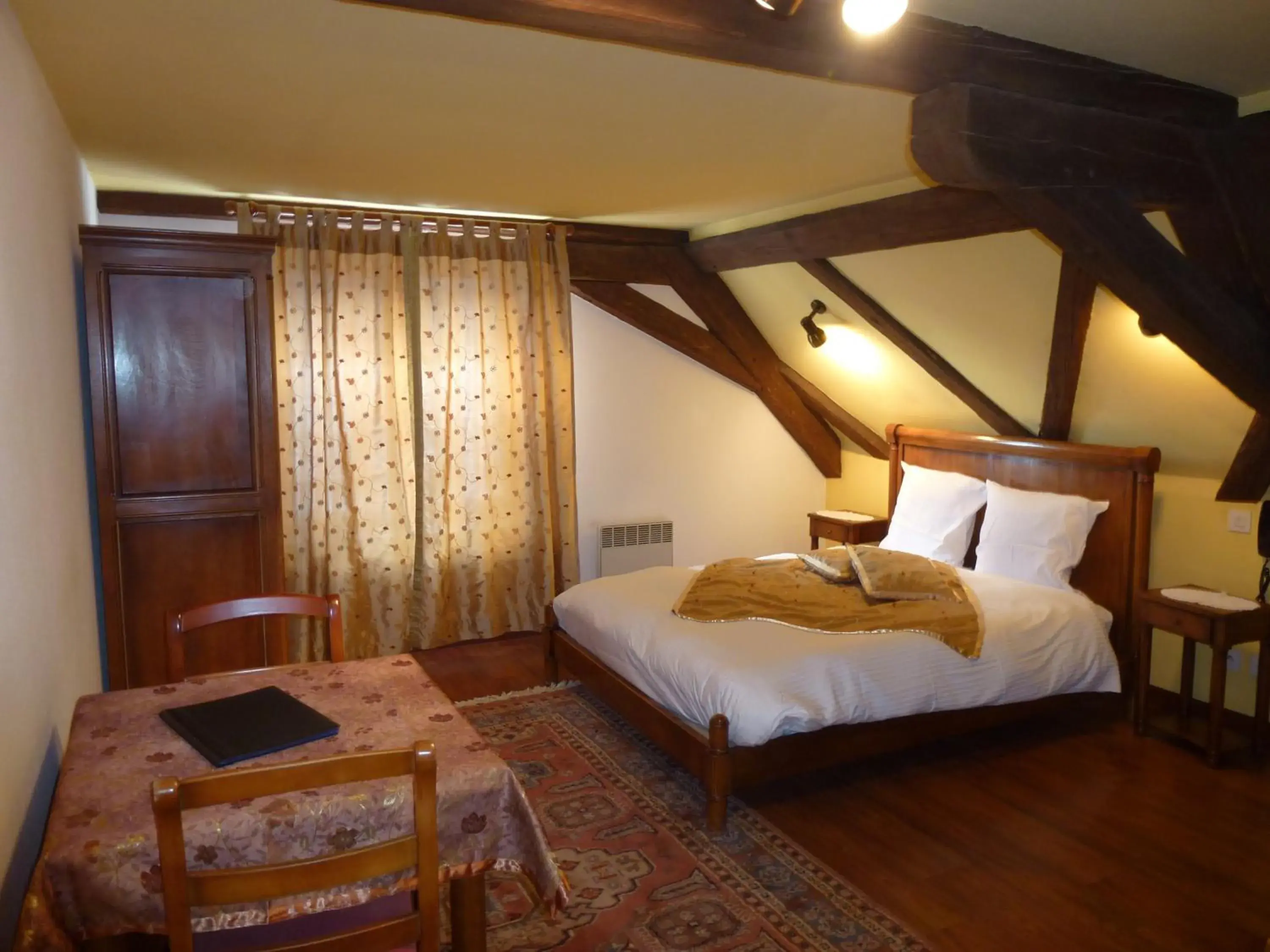 Photo of the whole room, Bed in La Cour du Bailli Suites & Spa