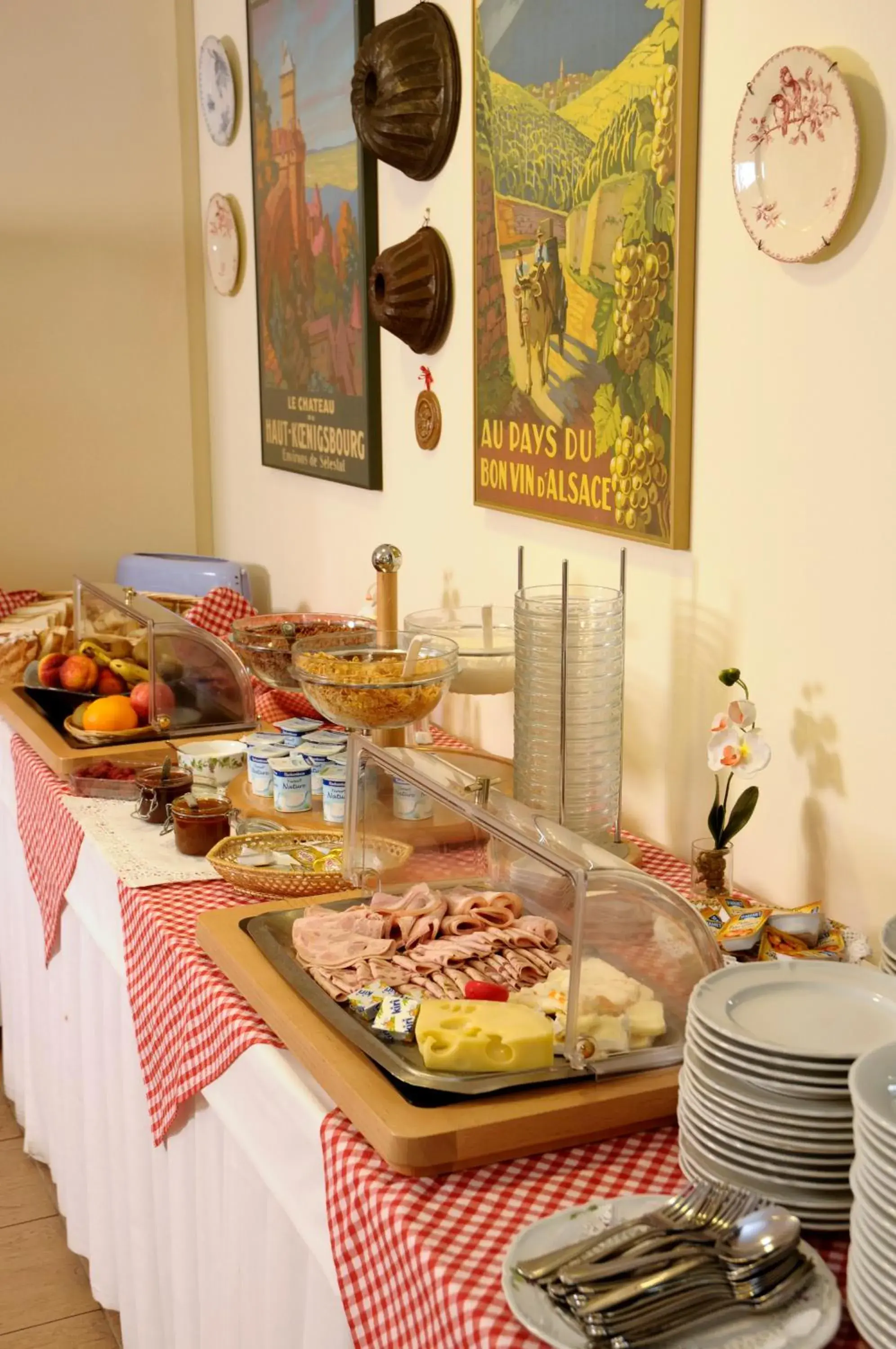 Restaurant/places to eat, Food in La Cour du Bailli Suites & Spa