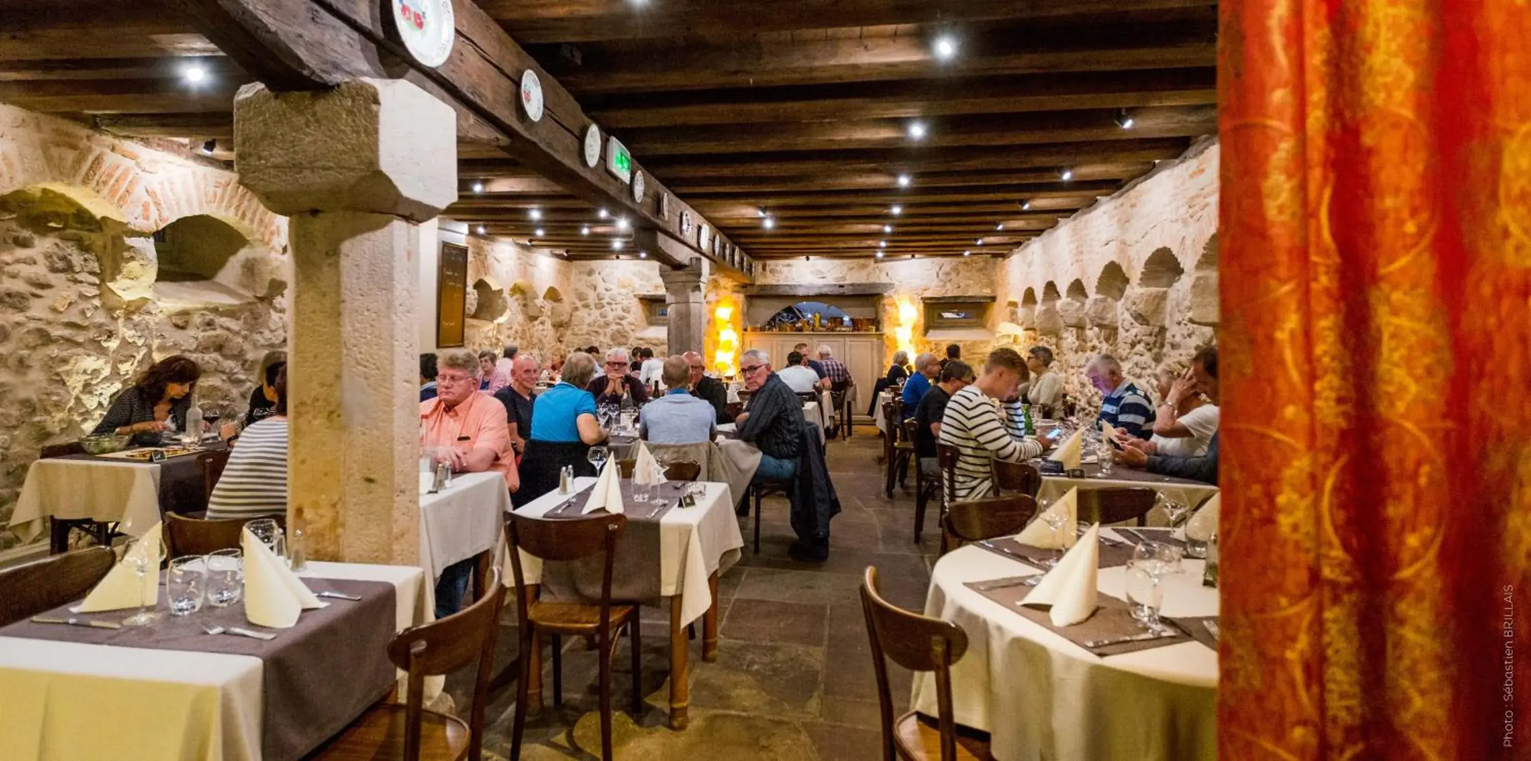Restaurant/Places to Eat in La Cour du Bailli Suites & Spa