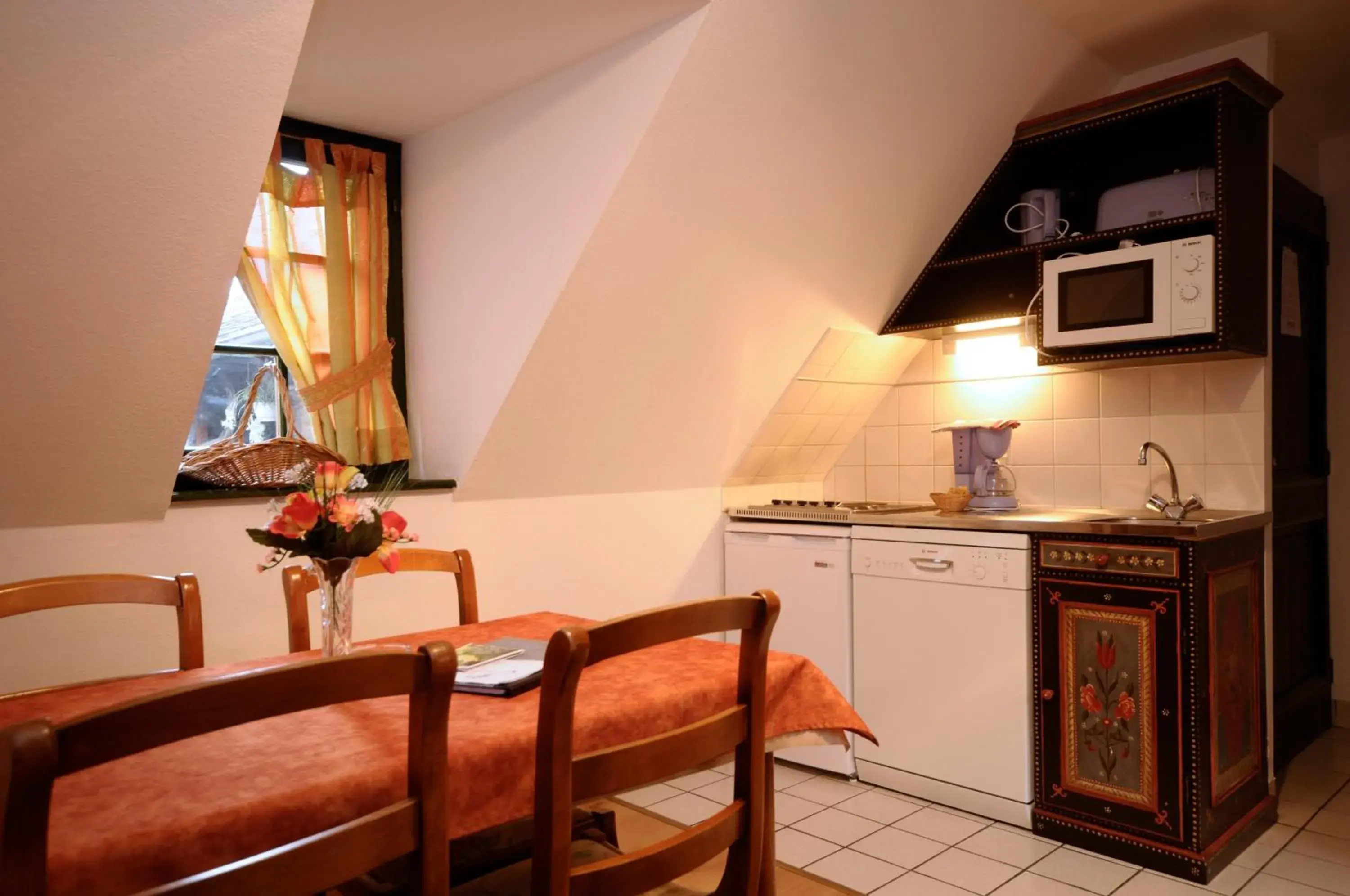 Kitchen/Kitchenette in La Cour du Bailli Suites & Spa