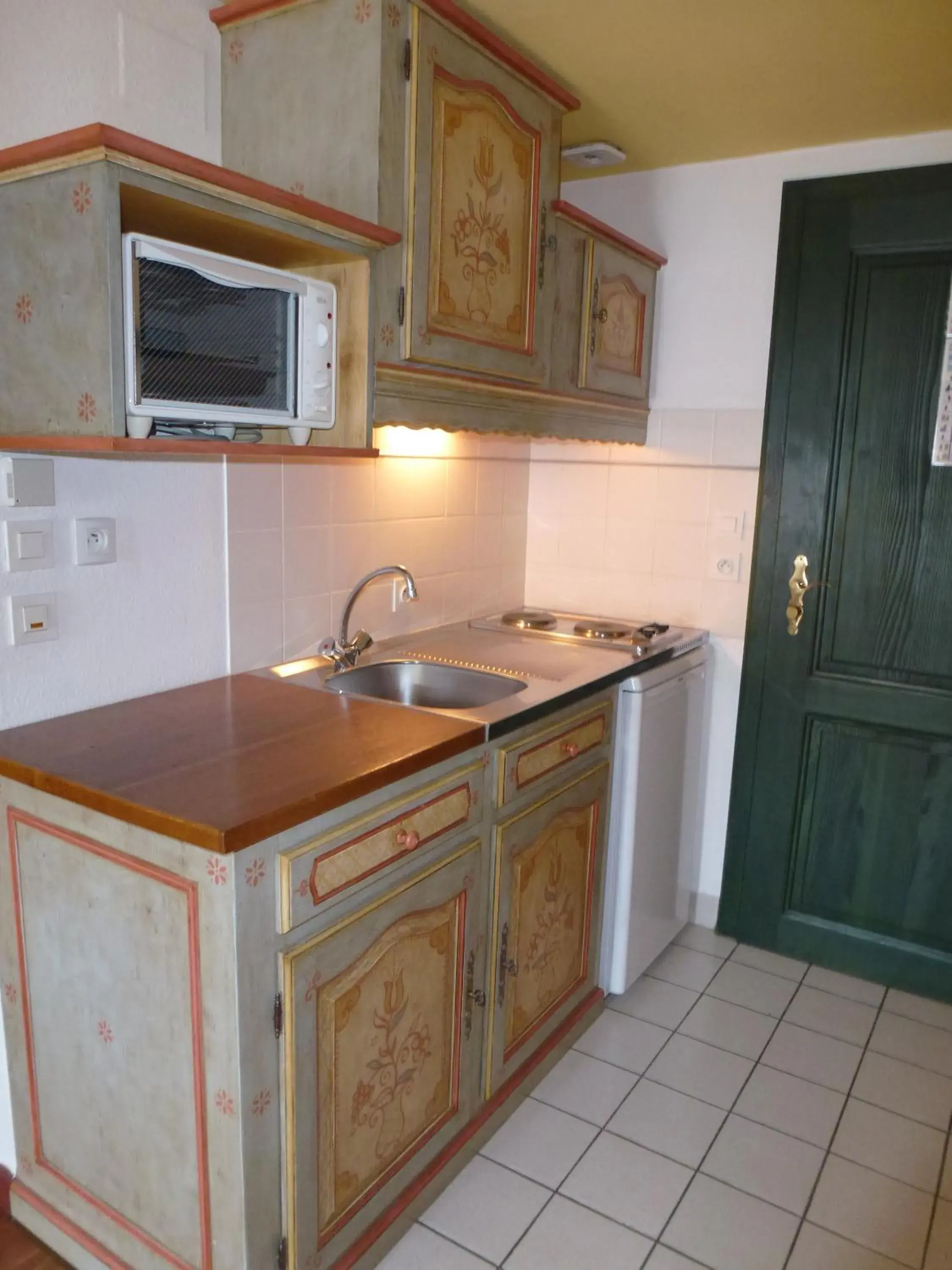 Kitchen or kitchenette, Kitchen/Kitchenette in La Cour du Bailli Suites & Spa